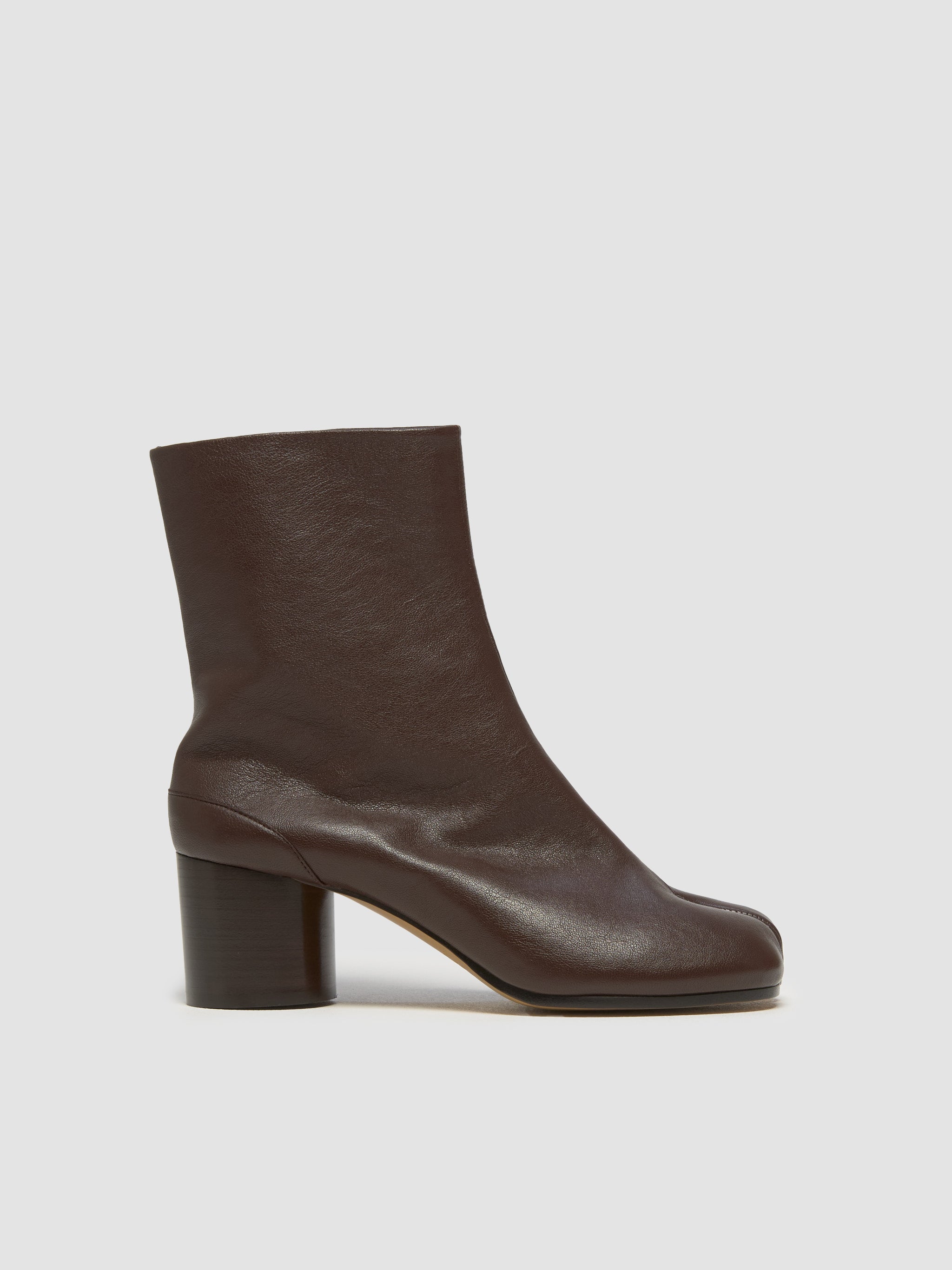 Tabi Ankle Boots in Chic Brown