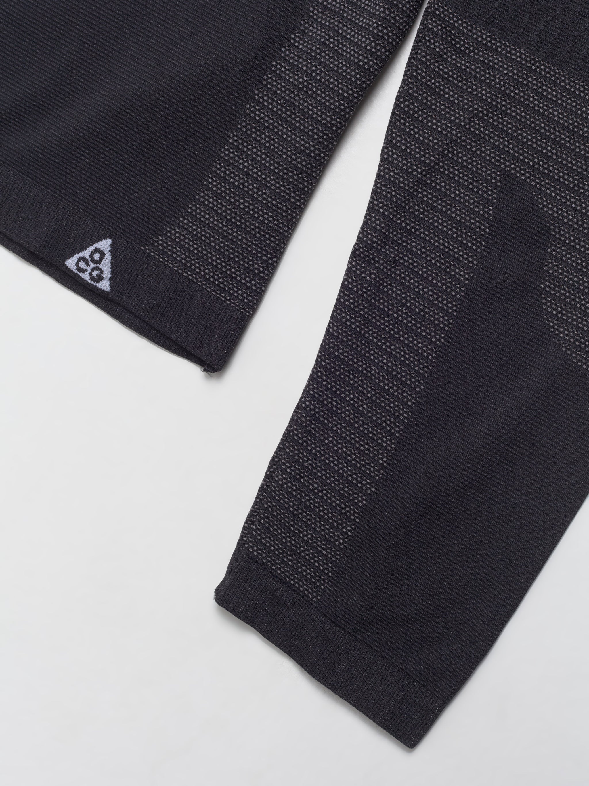 Men's Delta River Longsleeve T-Shirt in Black & Cool Grey