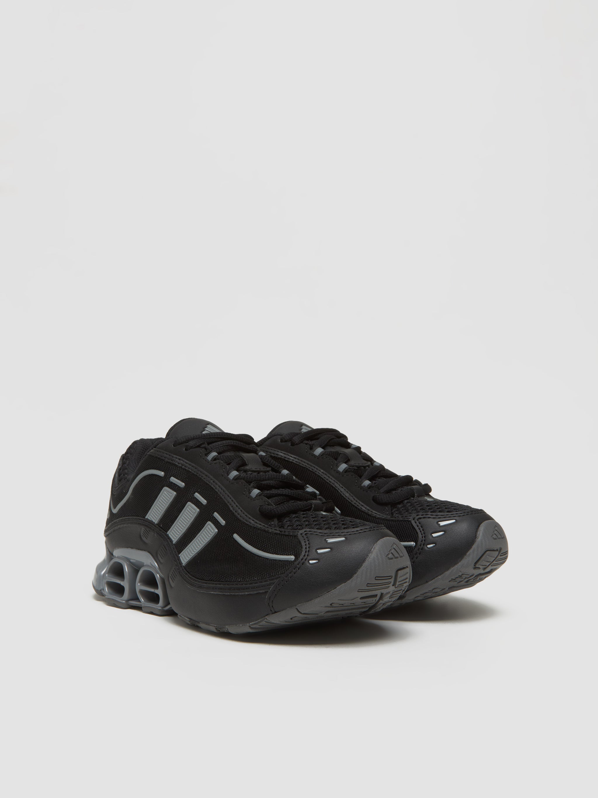 WMNS Megaride 01 Sneaker in Core Black & Grey Four