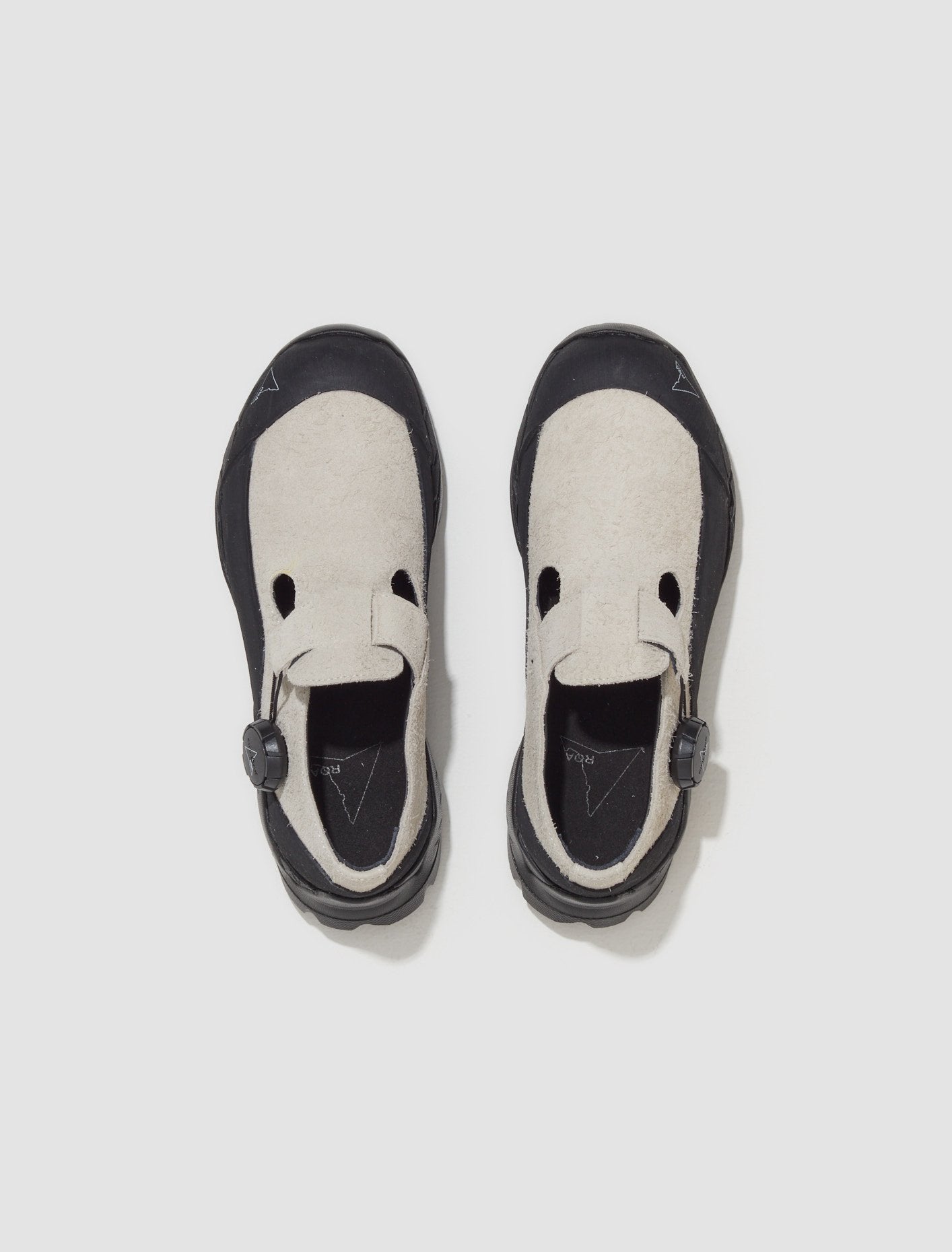 Pala Sneakers in Off White & Black