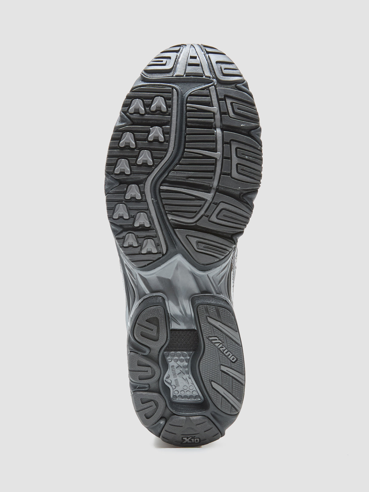 Wave Rider 10 Sneaker in Black Sand & Metallic Gray