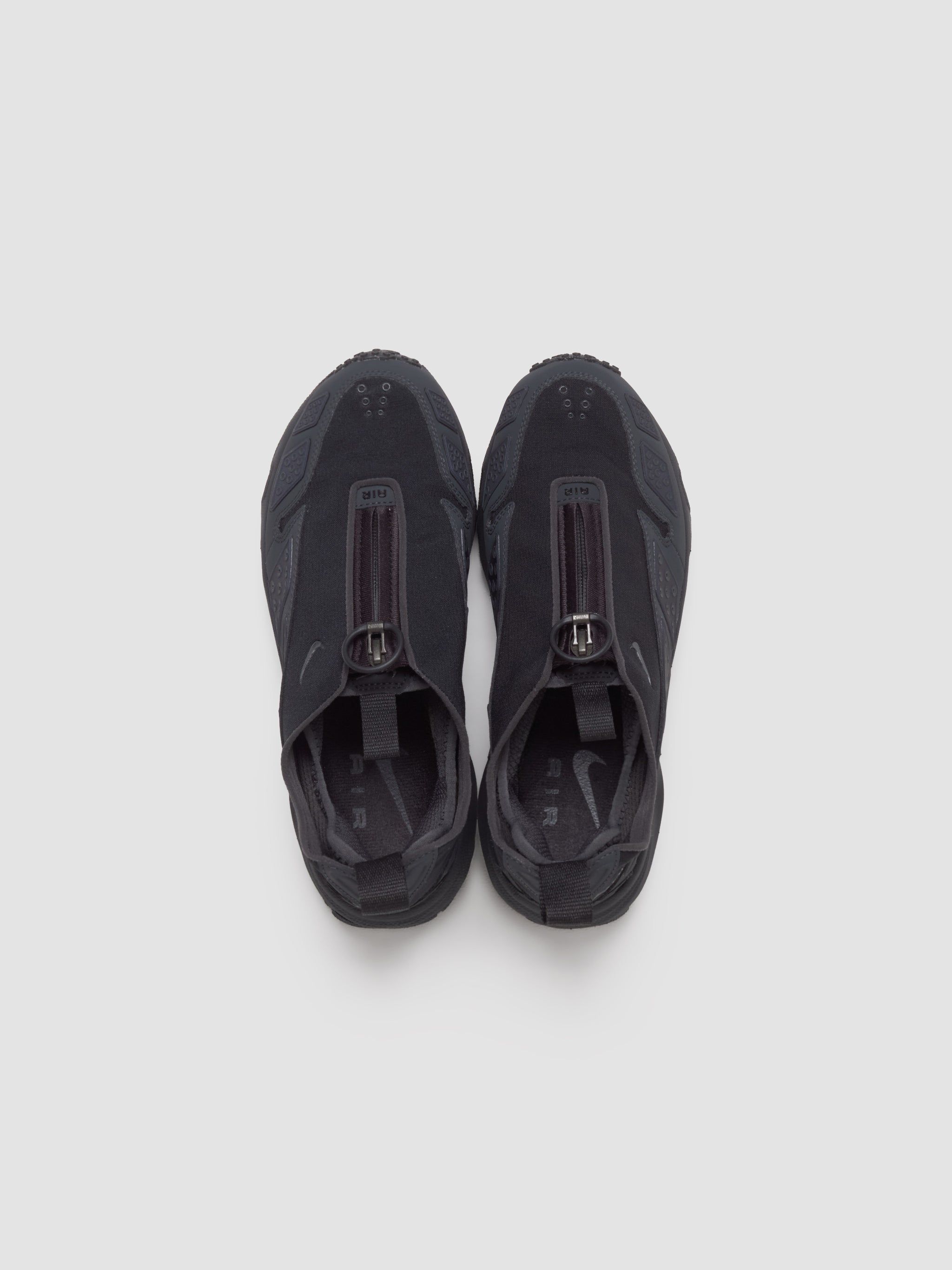 WMNS Air Max SNDR GTX Sneaker in Black & Smokey Grey