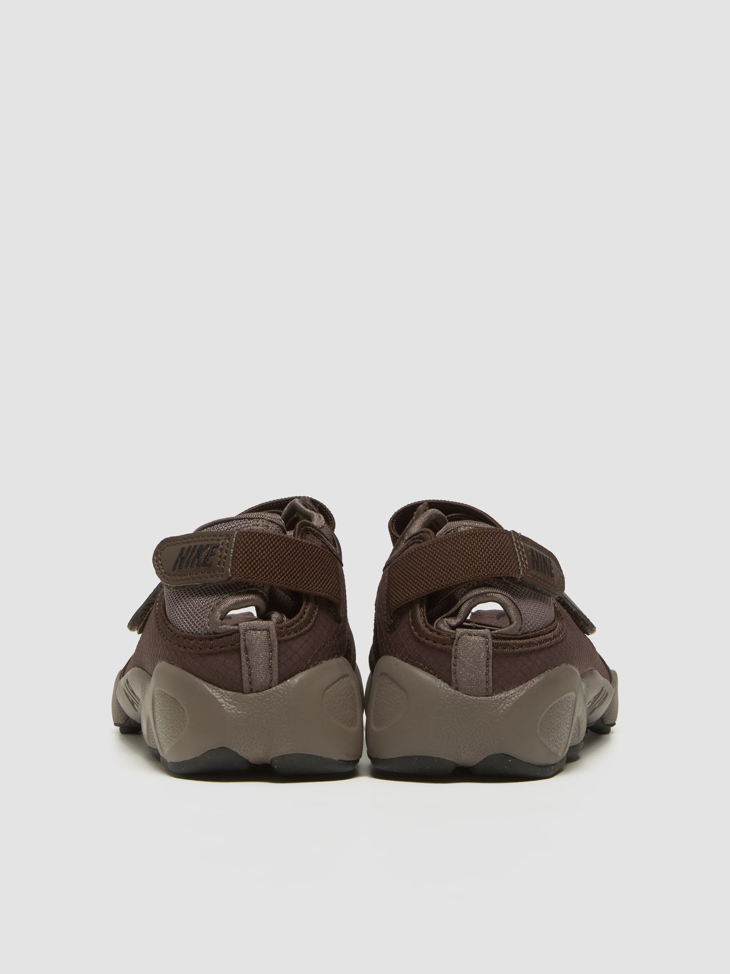 WMNS Air Rift Sneaker in Baroque Brown
