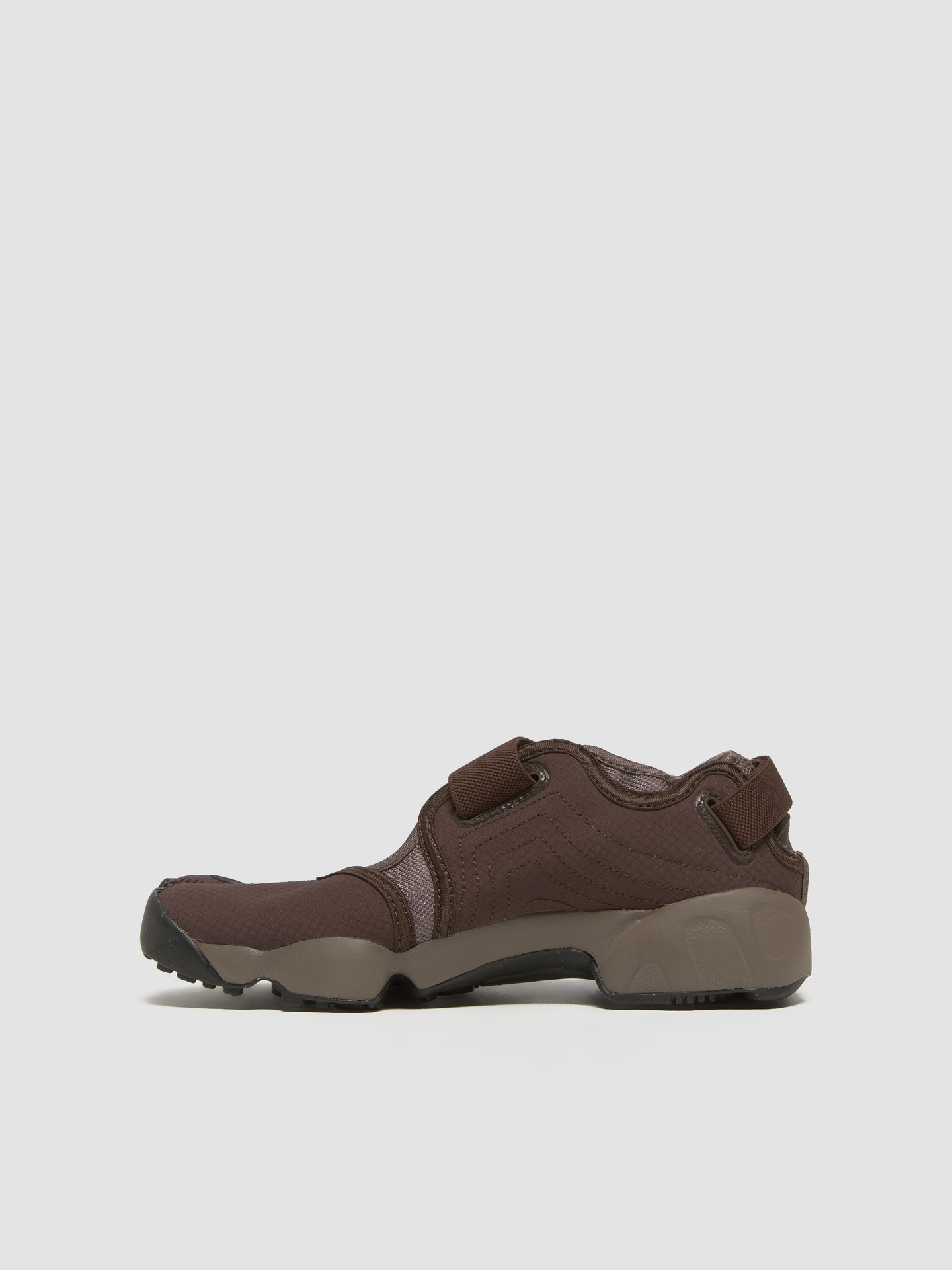 WMNS Air Rift Sneaker in Baroque Brown