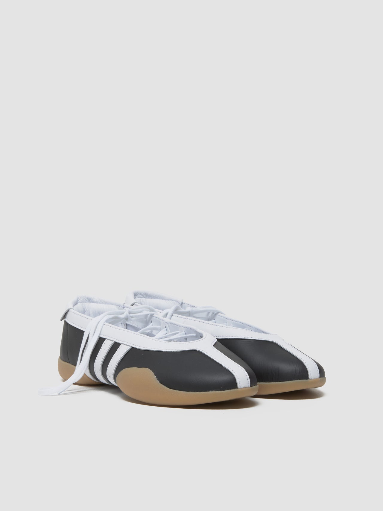 WMNS Taekwondo Mei Ballet Sneaker in Core Black & Cloud White