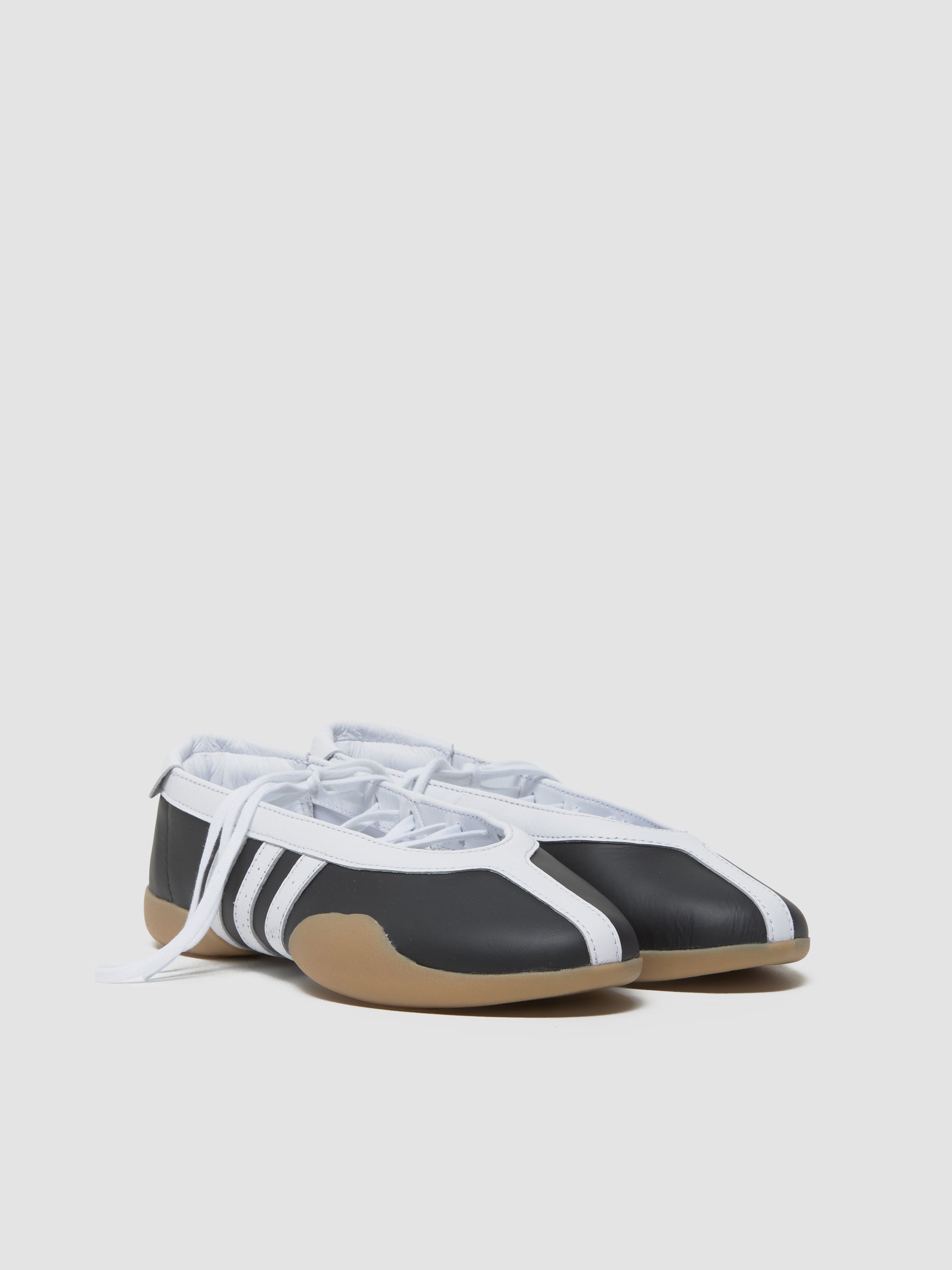 WMNS Taekwondo Mei Ballet Sneaker in Core Black & Cloud White