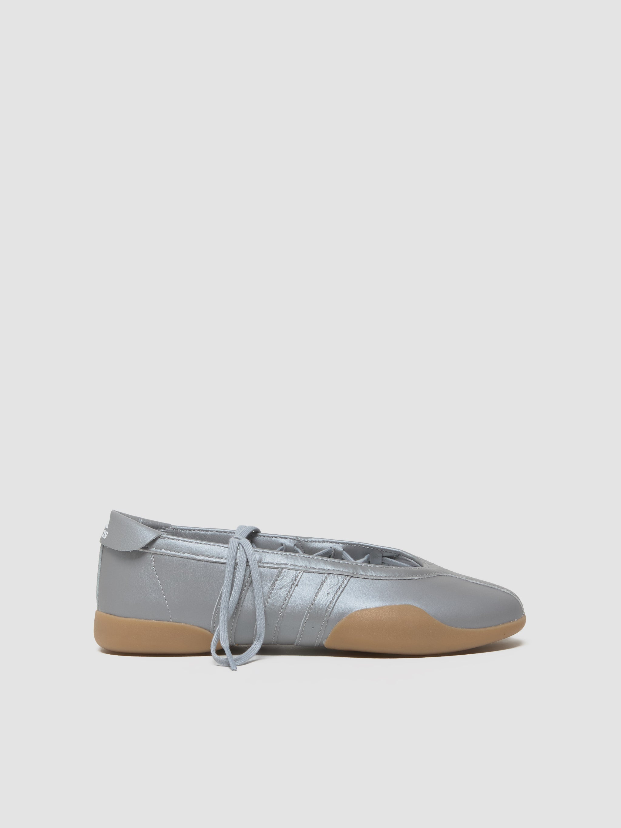 WMNS Taekwondo Mei Ballet Sneaker in Silver Metallic & Gum
