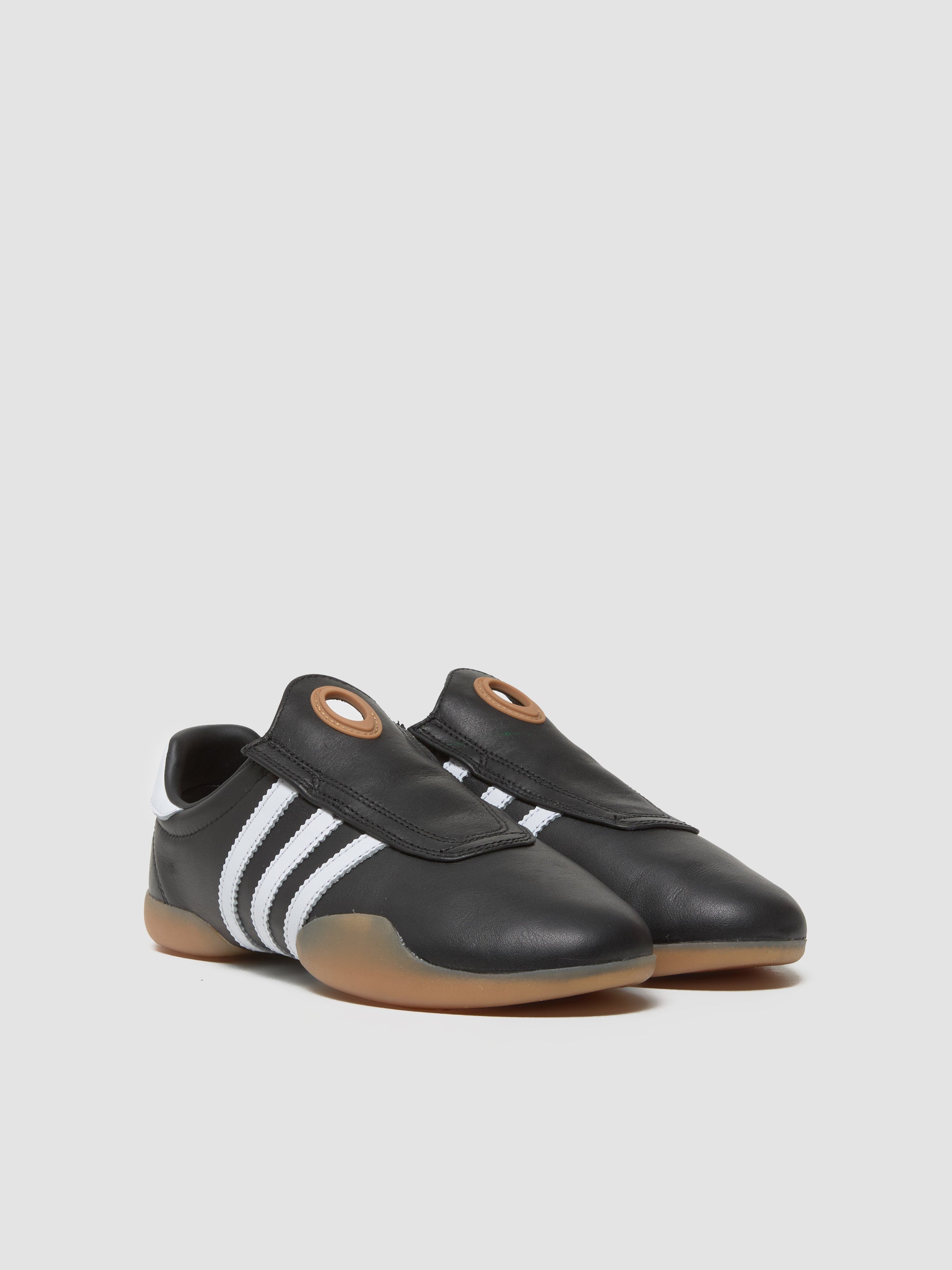 WMNS Taekwondo Mei Sneaker in Core Black & Cloud White