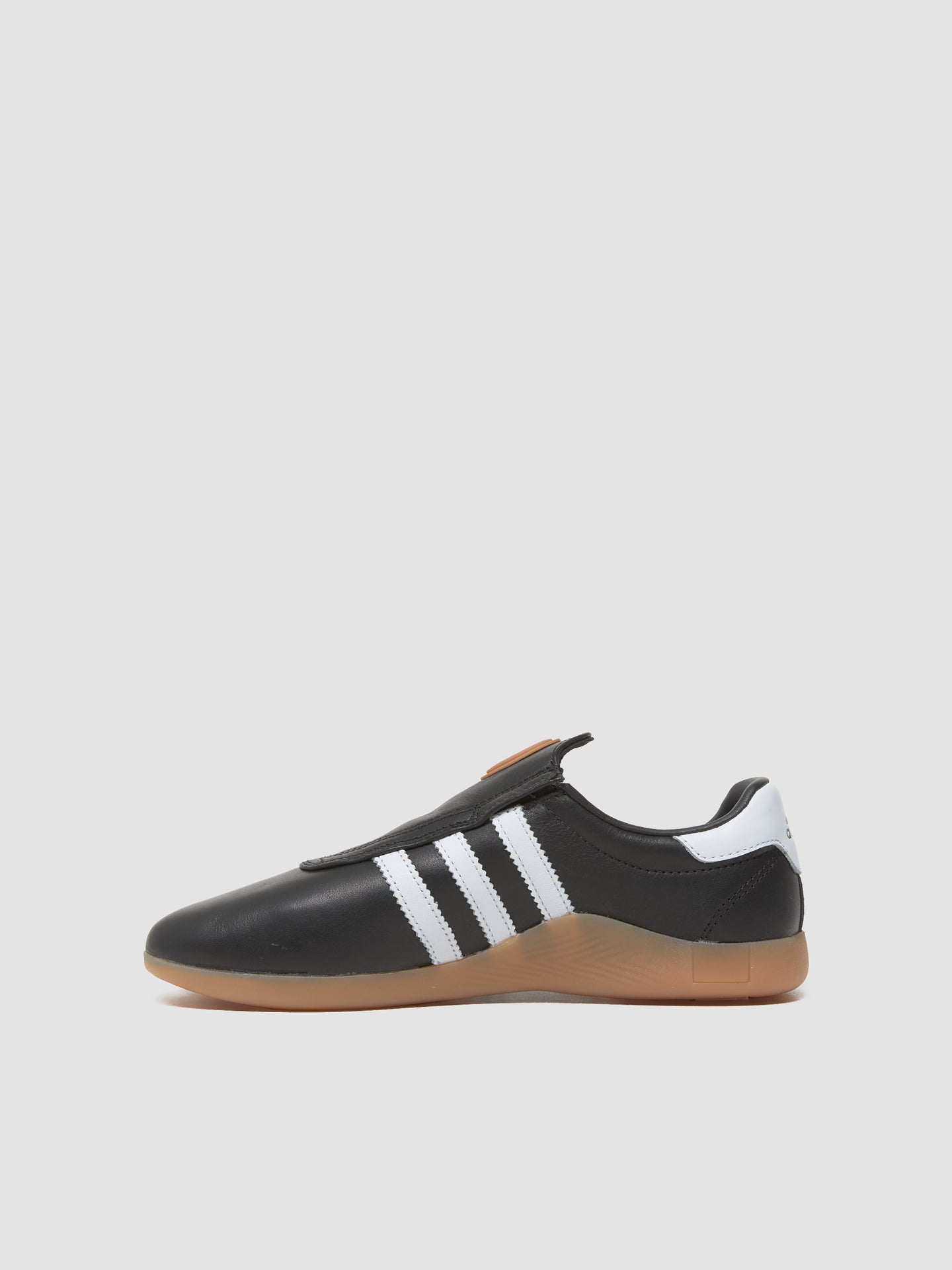 WMNS Taekwondo Mei Sneaker in Core Black & Cloud White