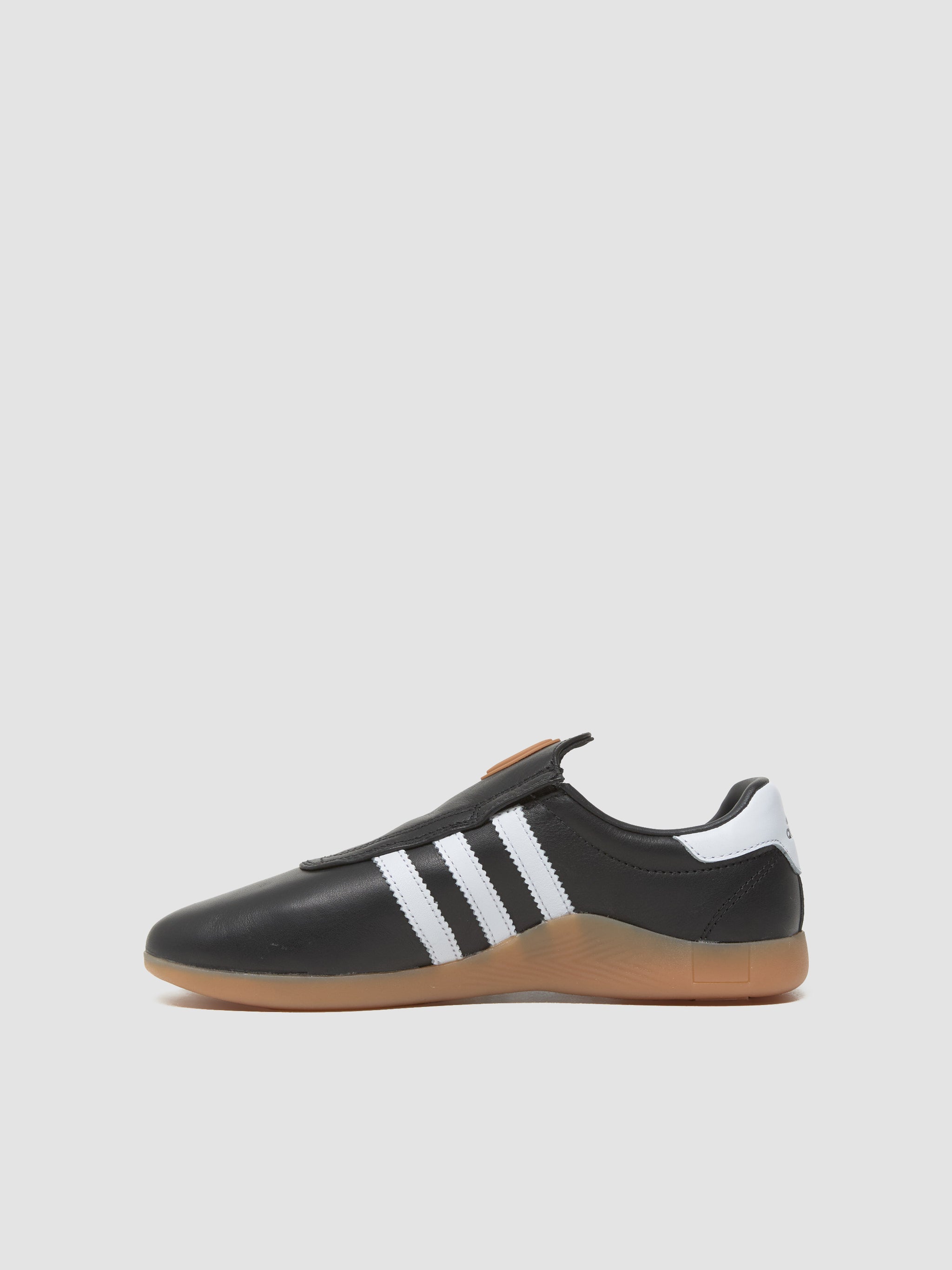 WMNS Taekwondo Mei Sneaker in Core Black & Cloud White