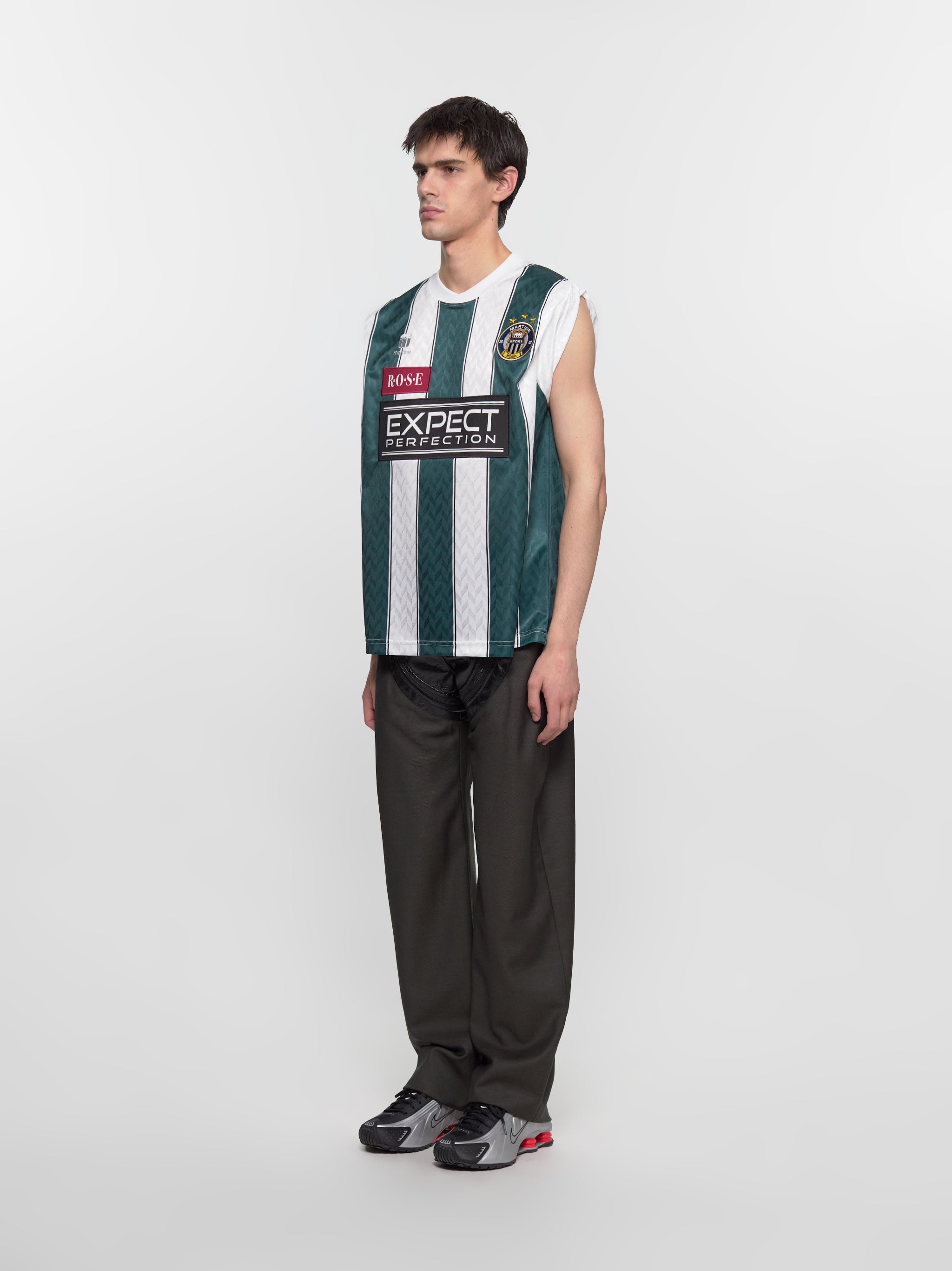 Shox R4 Sneaker in Black & Metallic Silver