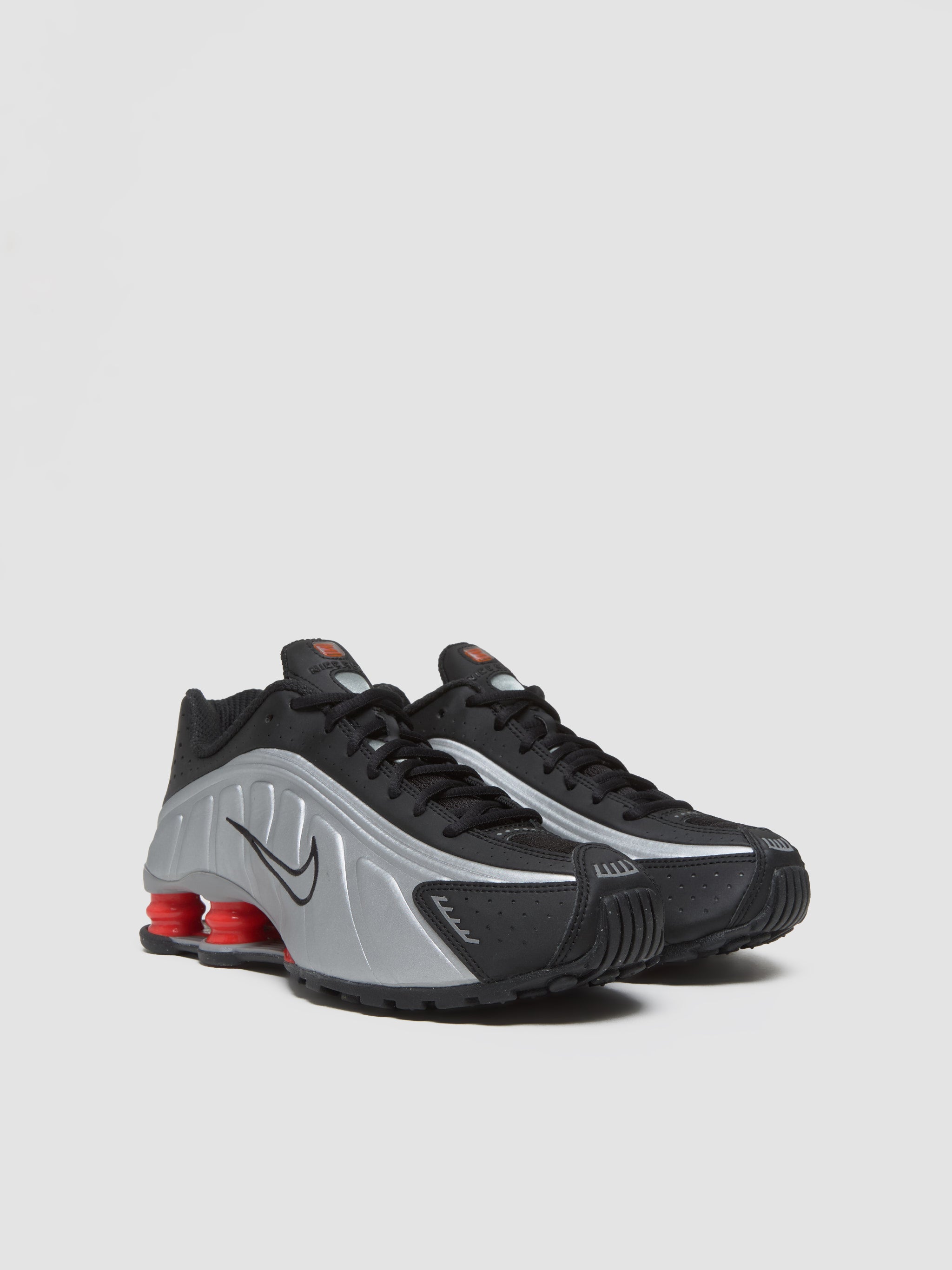 Shox R4 Sneaker in Black & Metallic Silver