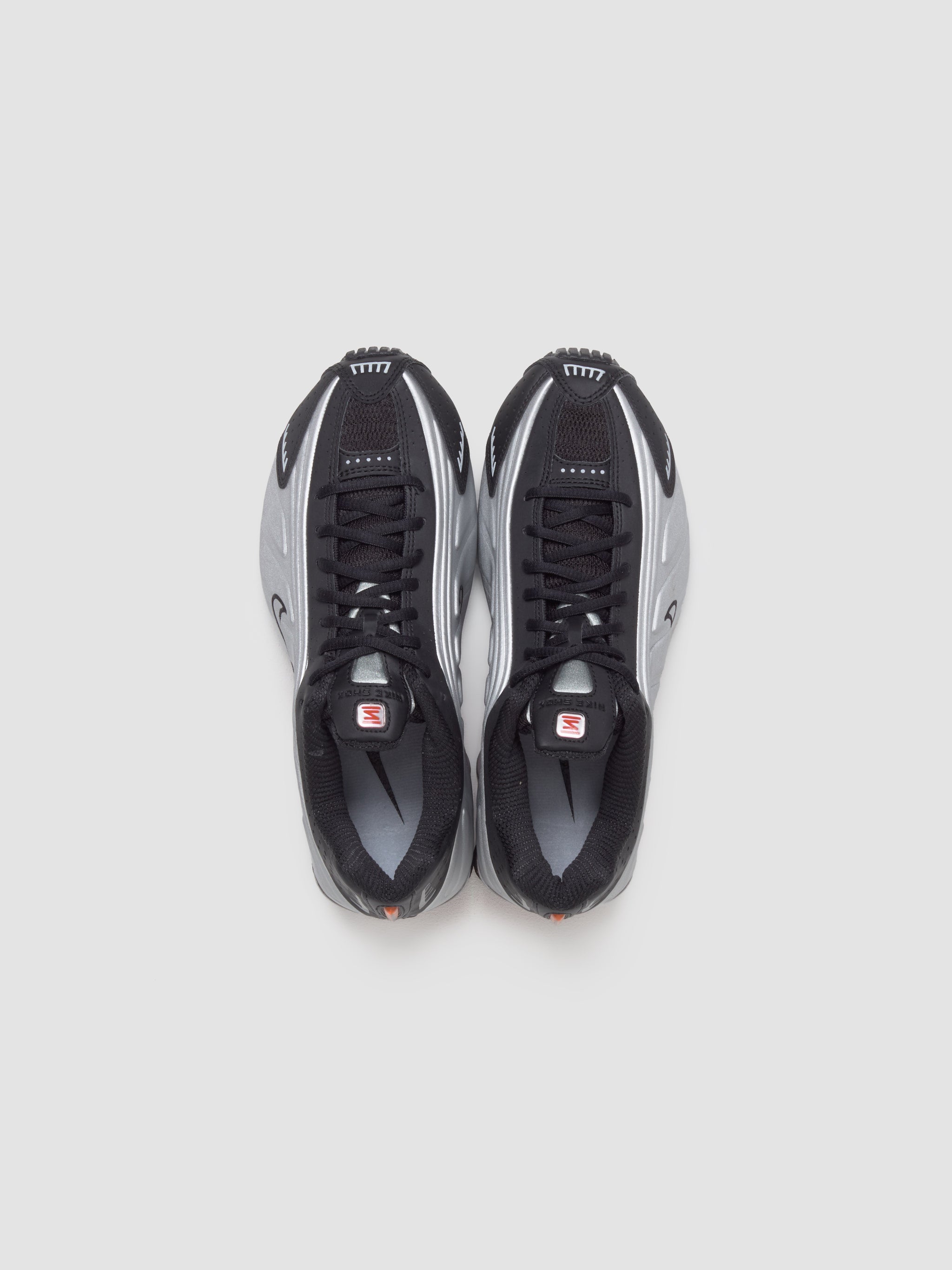 Shox R4 Sneaker in Black & Metallic Silver