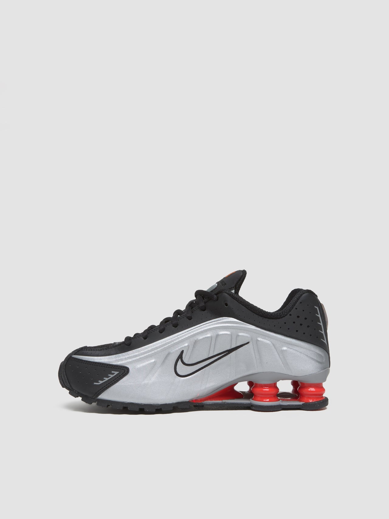 Shox R4 Sneaker in Black & Metallic Silver
