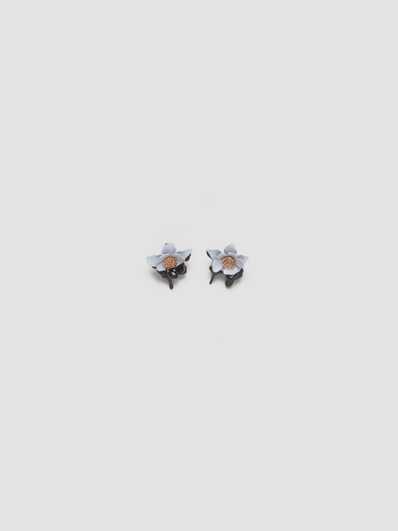 Daisy Earring in White & Black