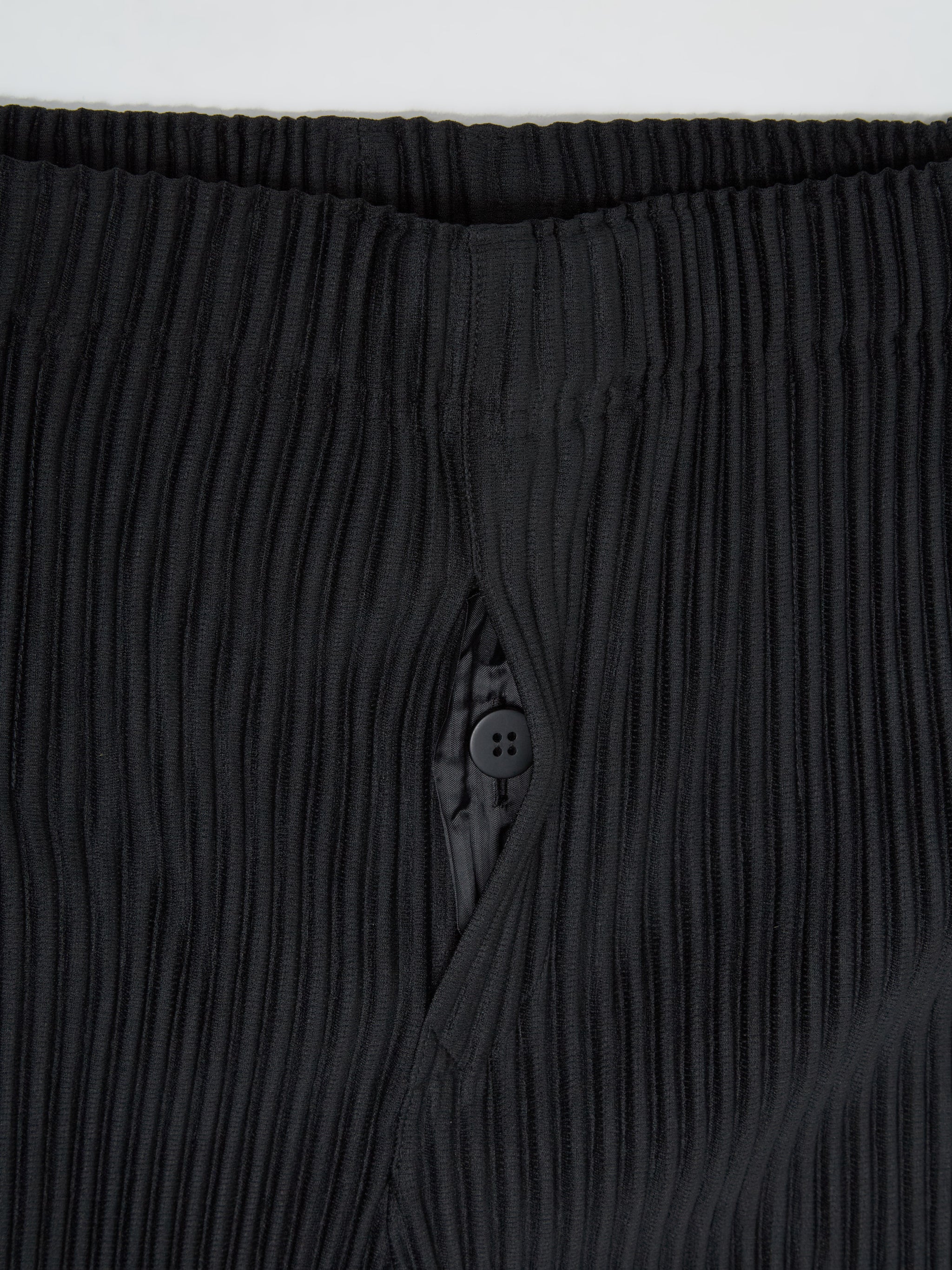 Pleated Bermuda Shorts in Black