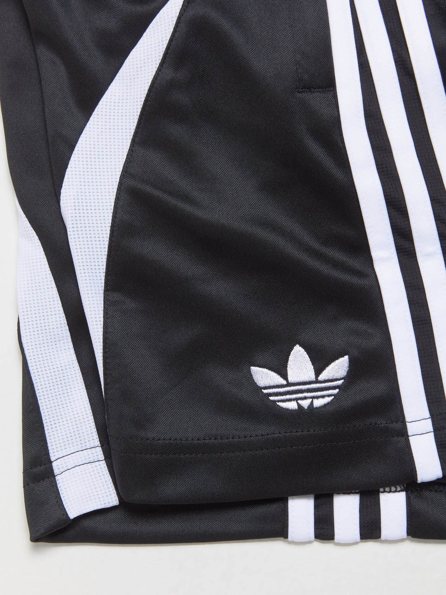 Teamgeist Shorts in Black