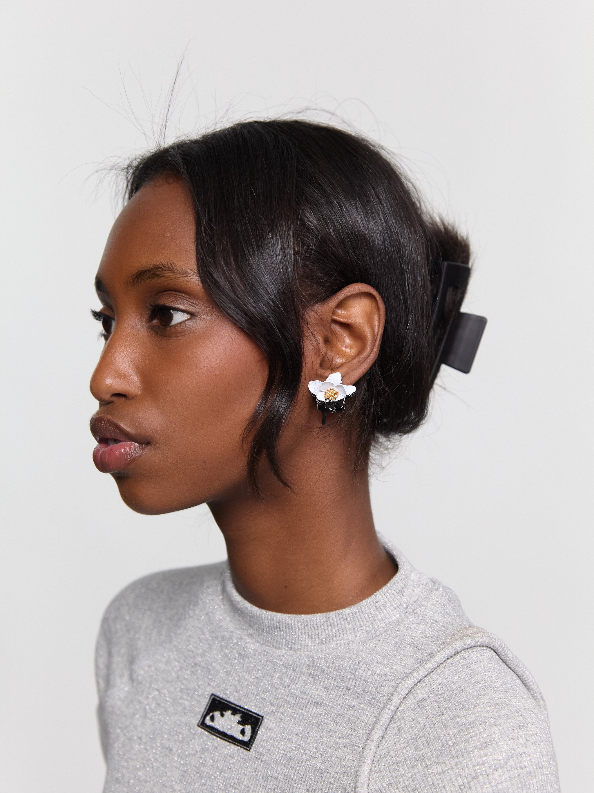 Daisy Earring in White & Black