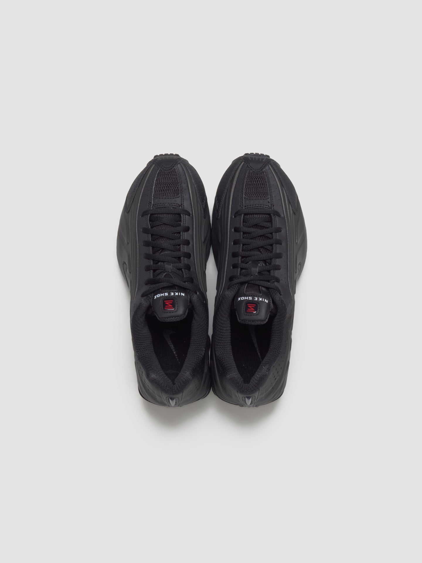 Shox R4 Sneaker in Black & Bright Crimson