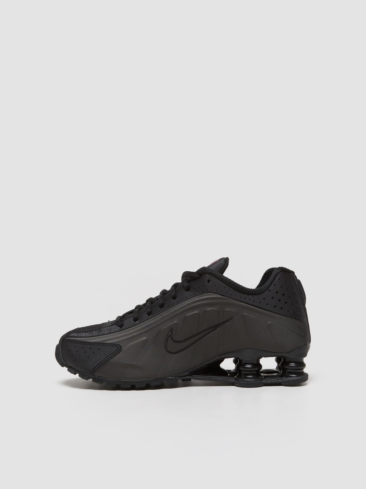 Shox R4 Sneaker in Black & Bright Crimson