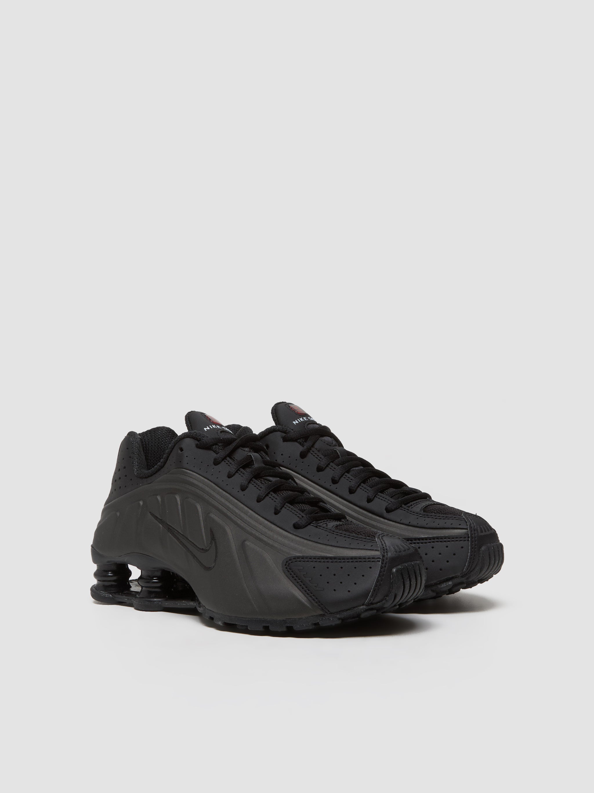 Shox R4 Sneaker in Black & Bright Crimson