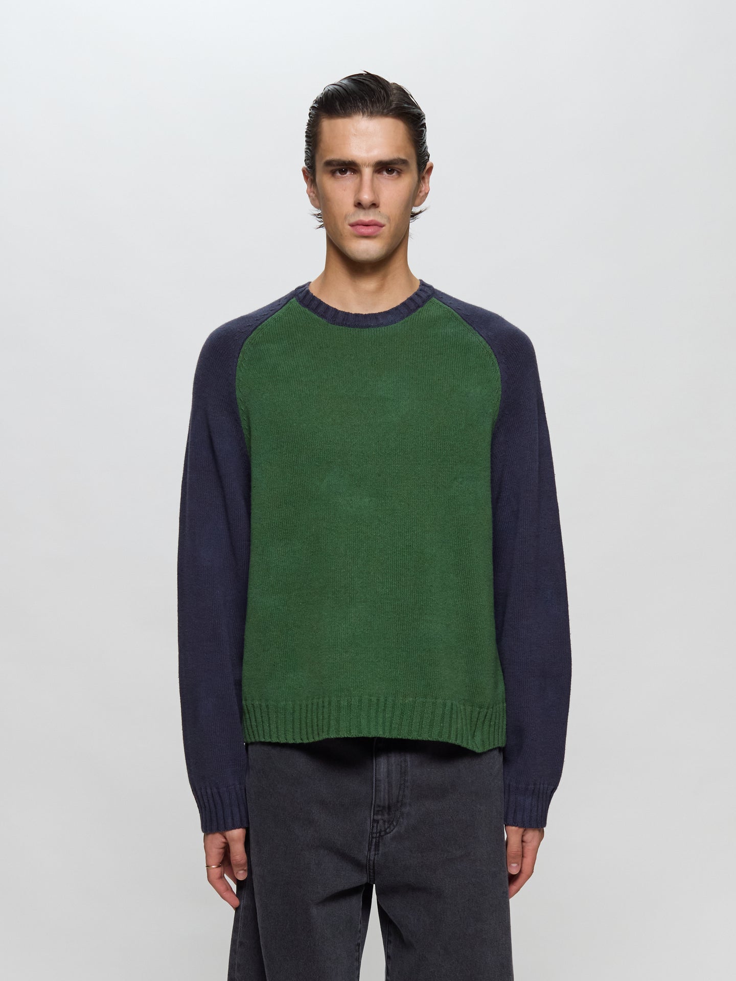 Colorblocked Raglan Crew Sweatshirt in Green