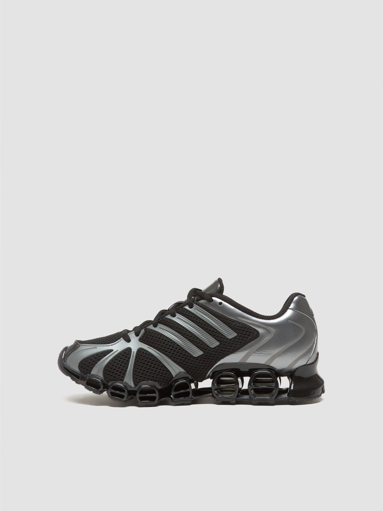 WMNS Mega Ghostride Sneaker in Black & Iron Metallic