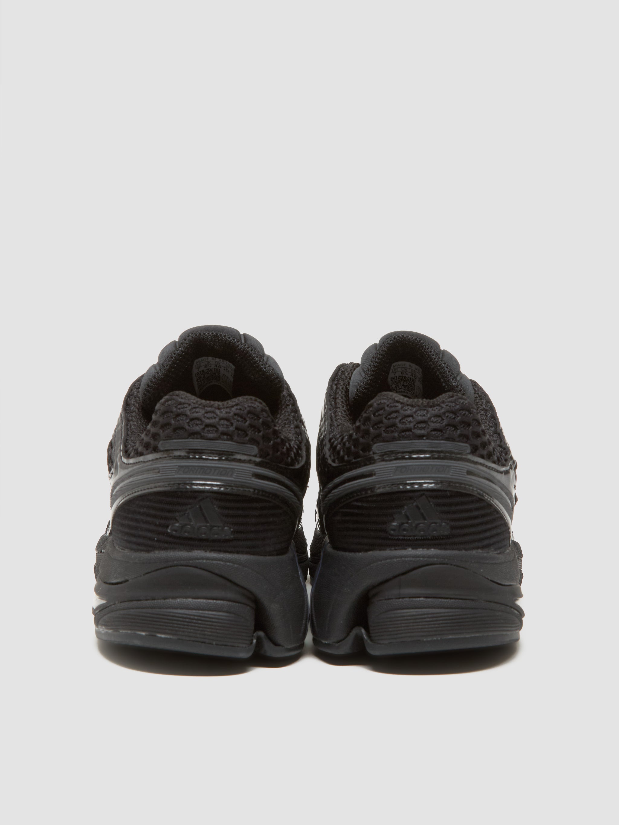 Adistar Control 5 Sneaker in Black & Carbon