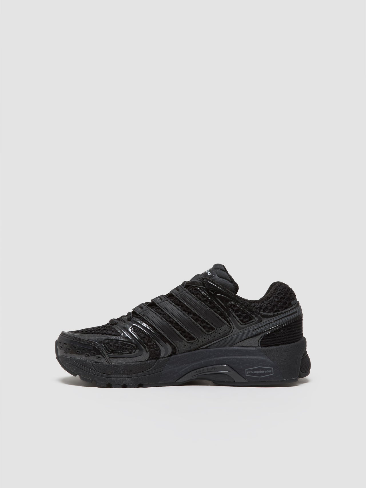 Adistar Control 5 Sneaker in Black & Carbon