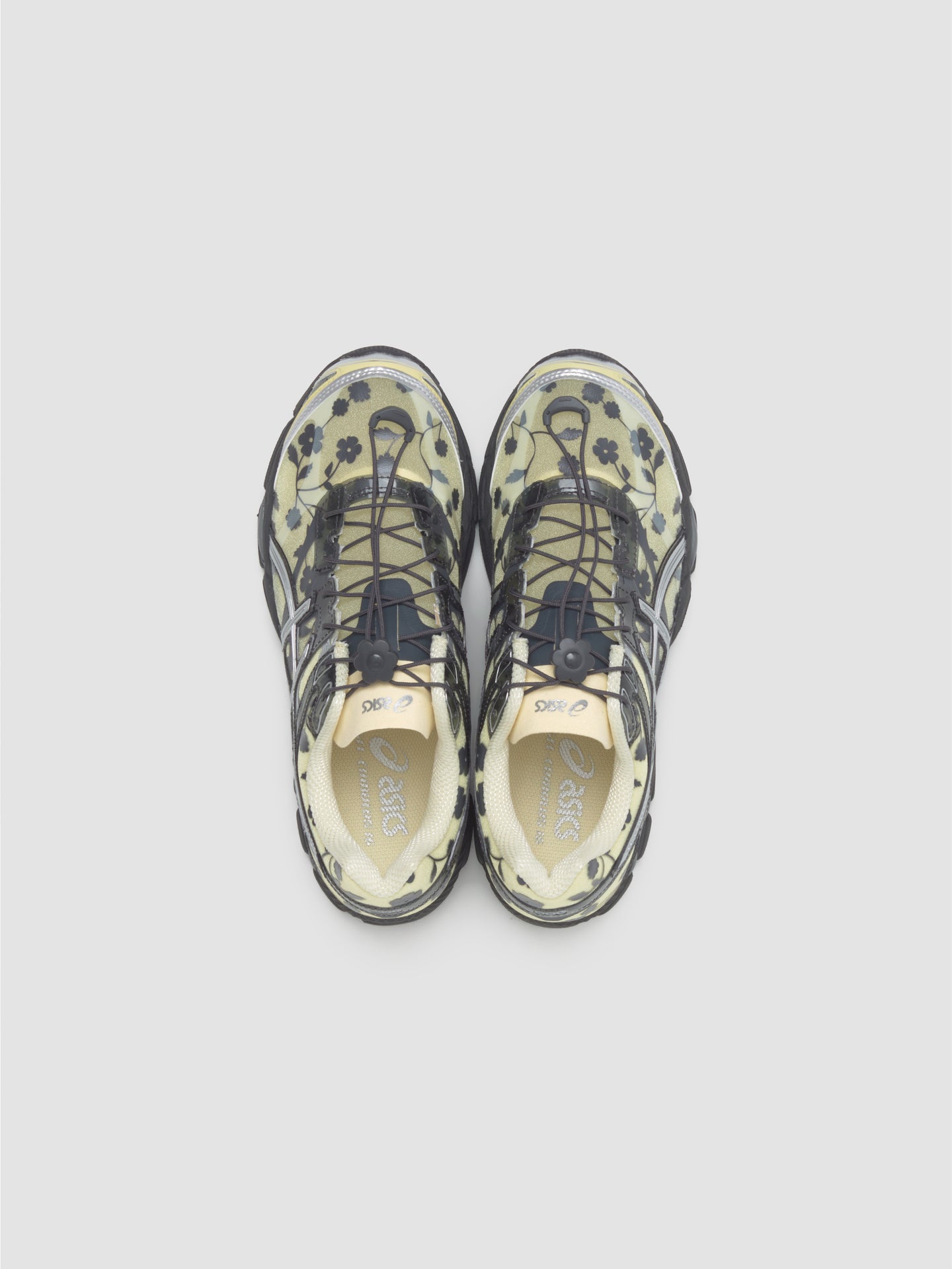 GEL-CUMULUS 16 SSCB Sneaker in Ivory & Black