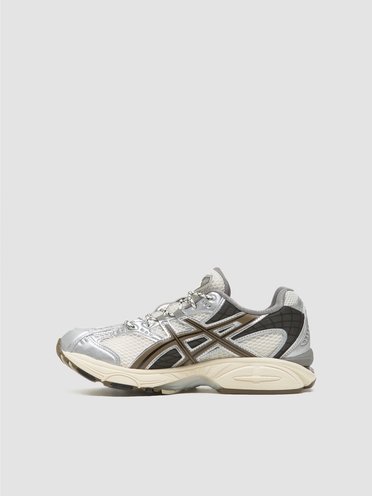 GEL-NIMBUS 10.1 Sneaker in Cream & Pure Silver