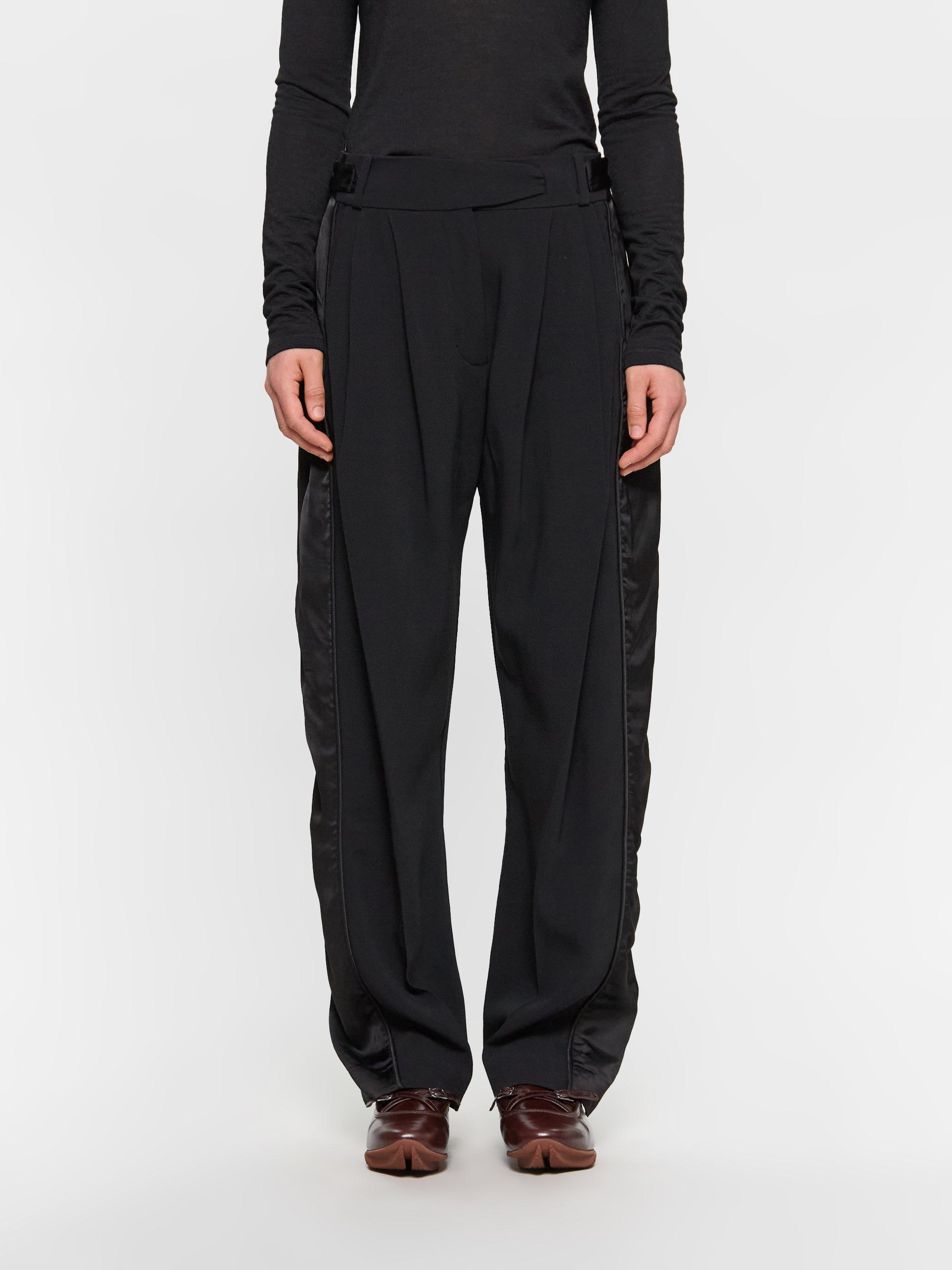 Cauda Pleated Trouser in Space Black