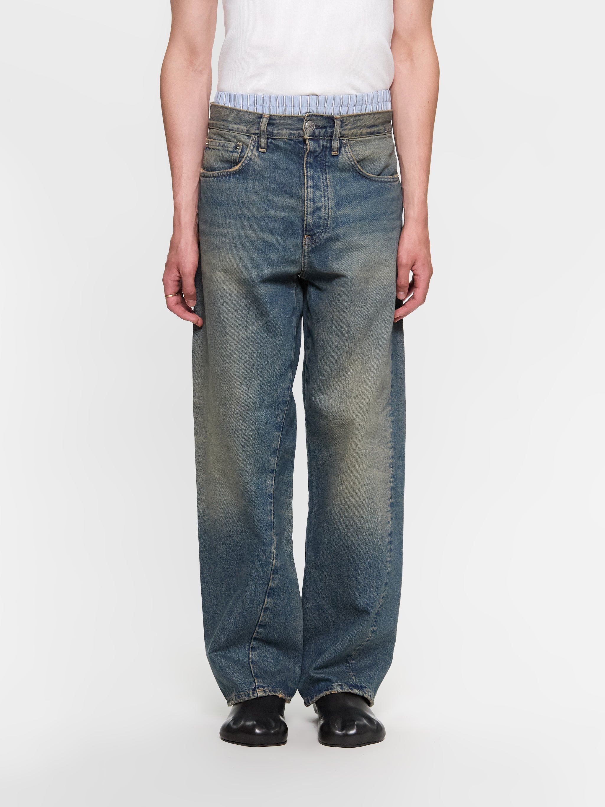 Wide Twist Jeans in Dirty Blue