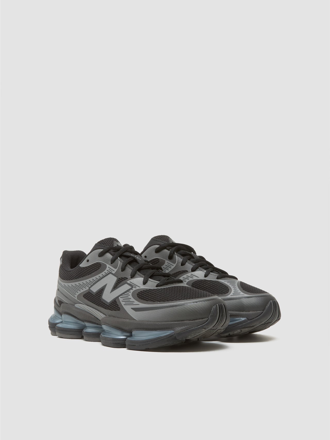 Abzorb 2000 Sneaker in Black & Dark Silver Metallic