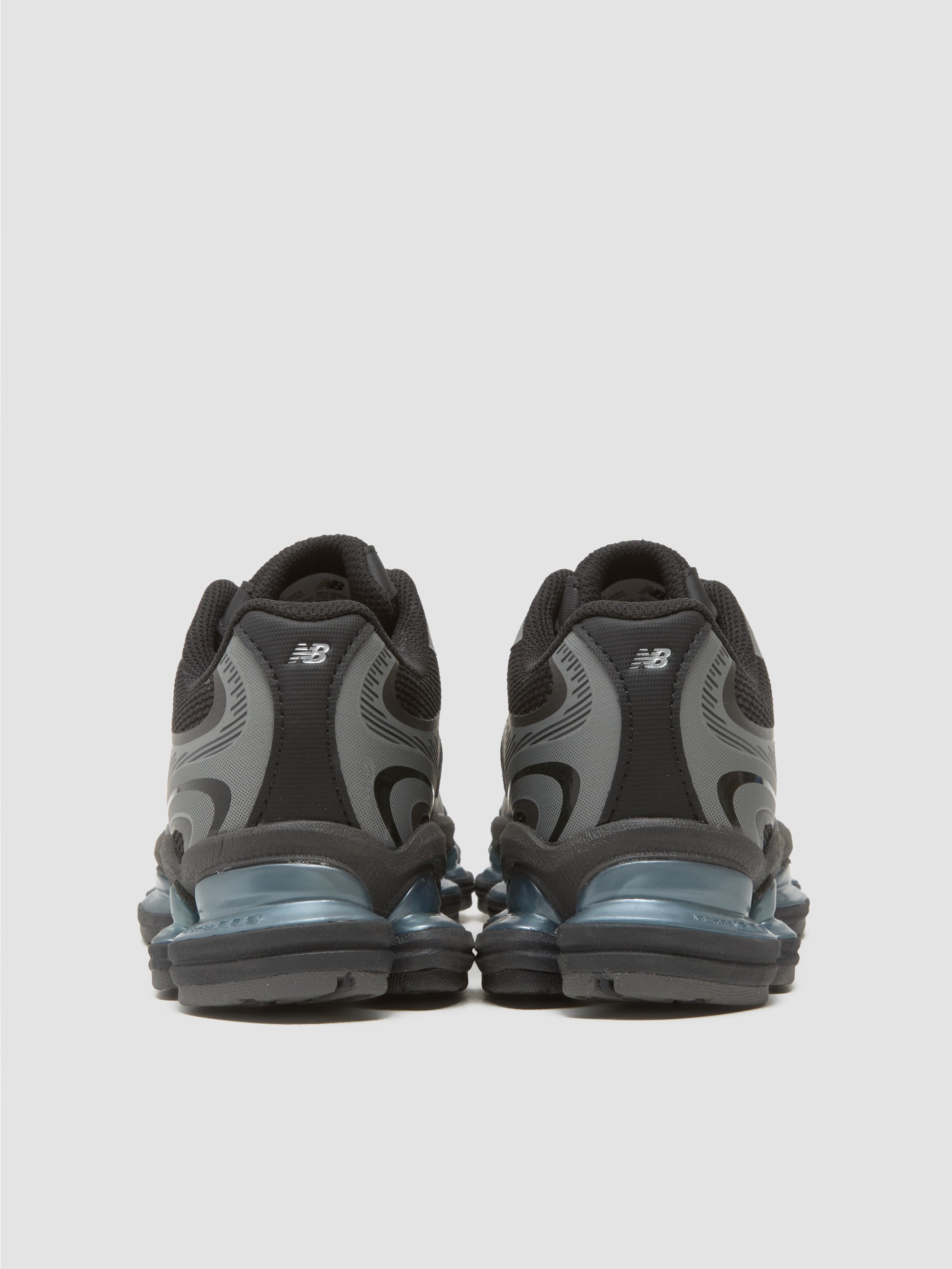 Abzorb 2000 Sneaker in Black & Dark Silver Metallic