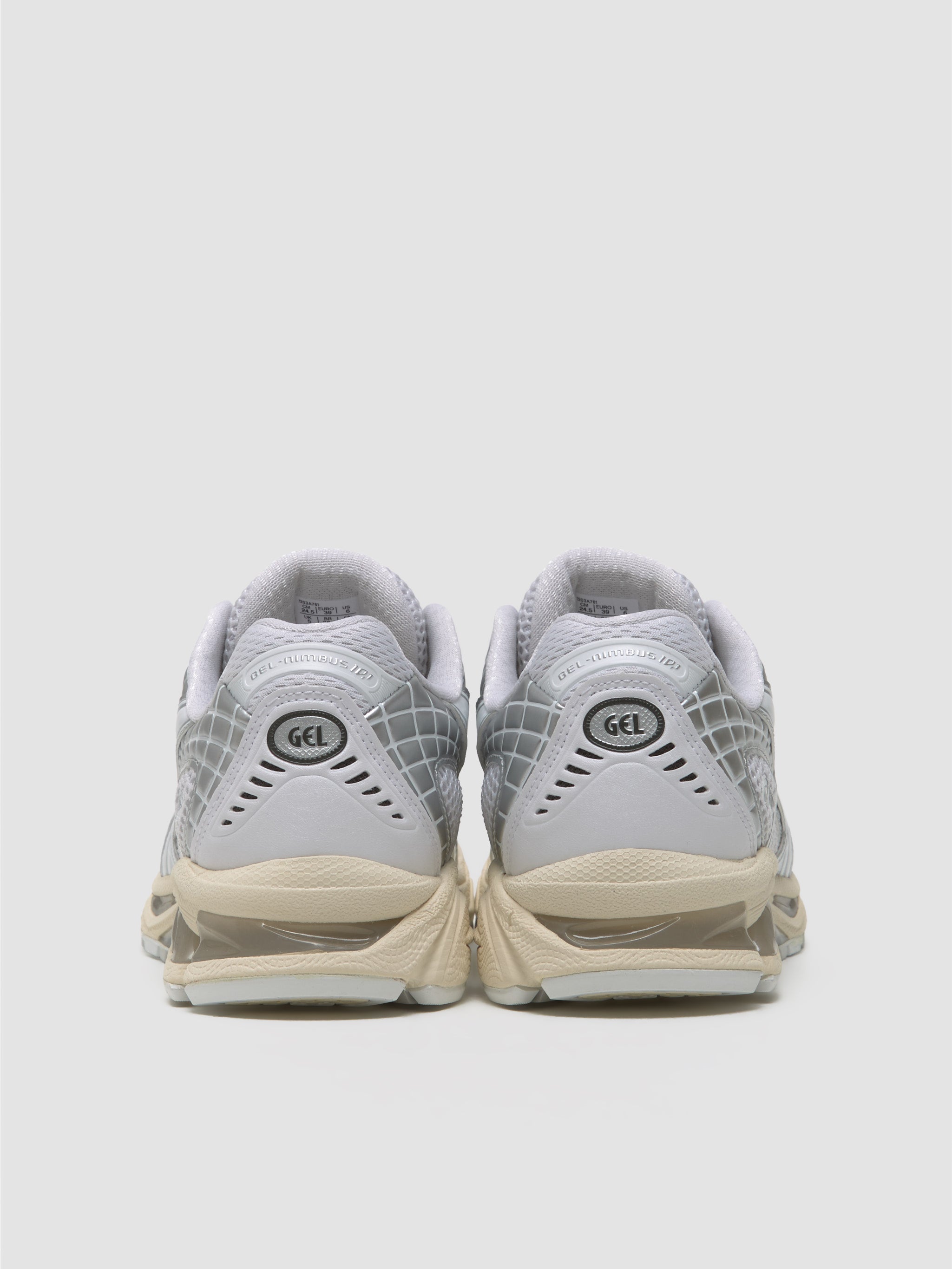 GEL-NIMBUS 10.1 Sneaker in White & Pure Silver