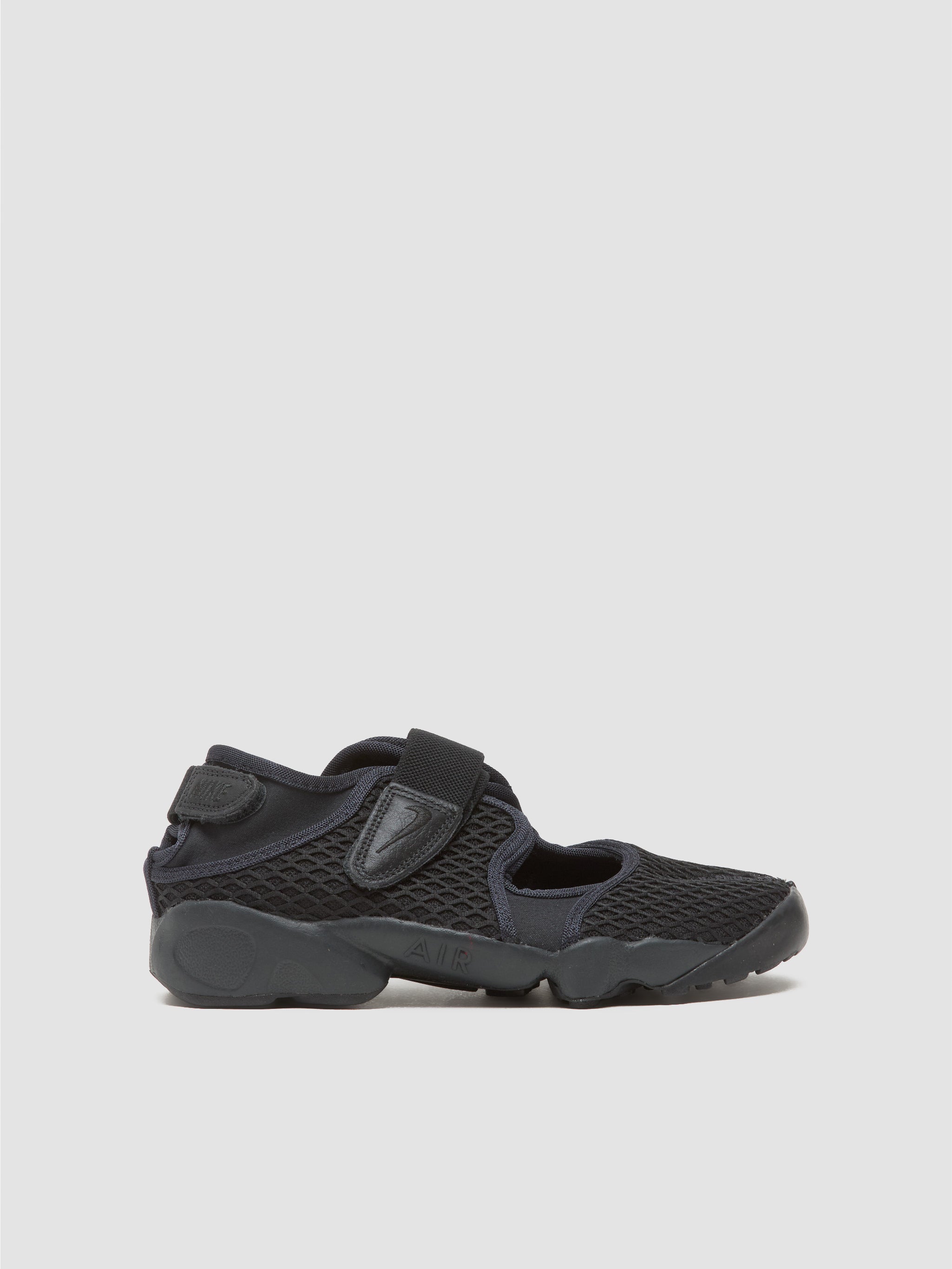 WMNS Air Rift Sneaker in Off Noir