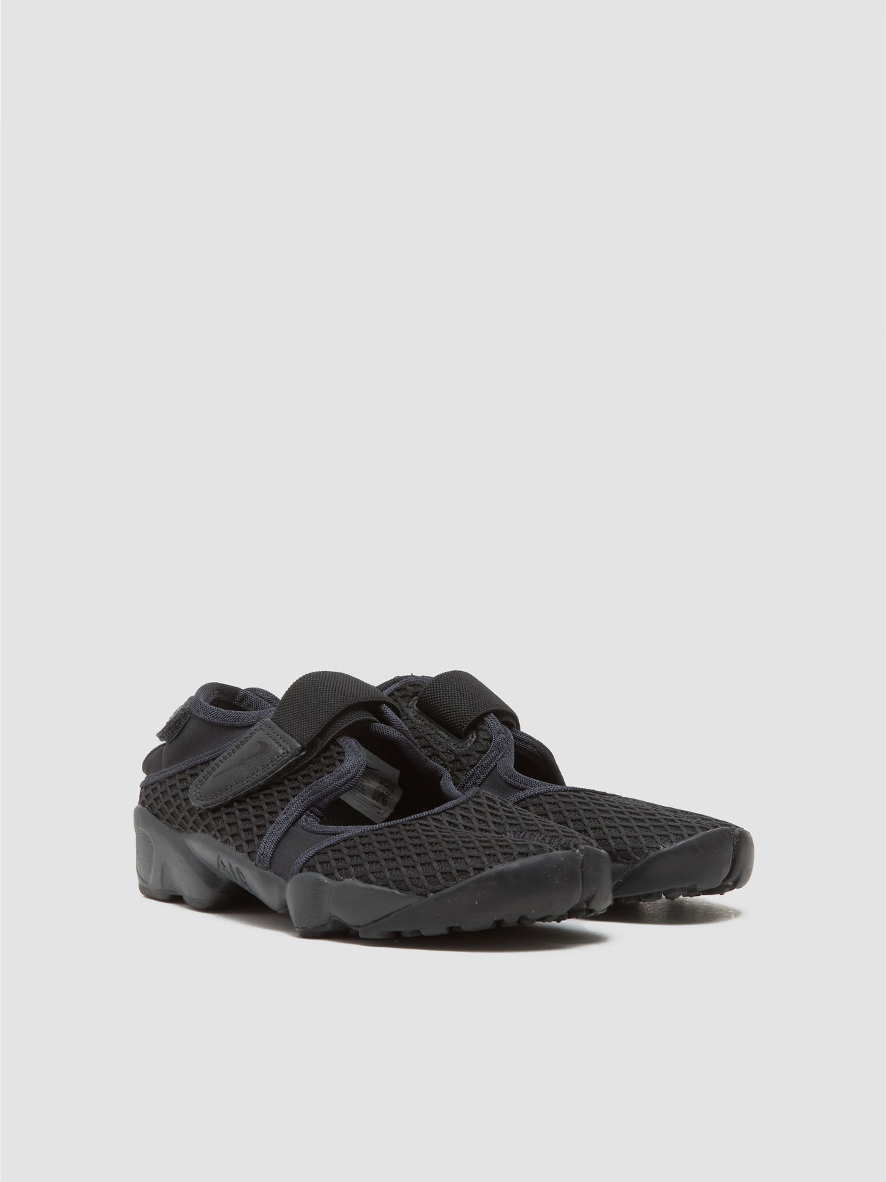 WMNS Air Rift Sneaker in Off Noir