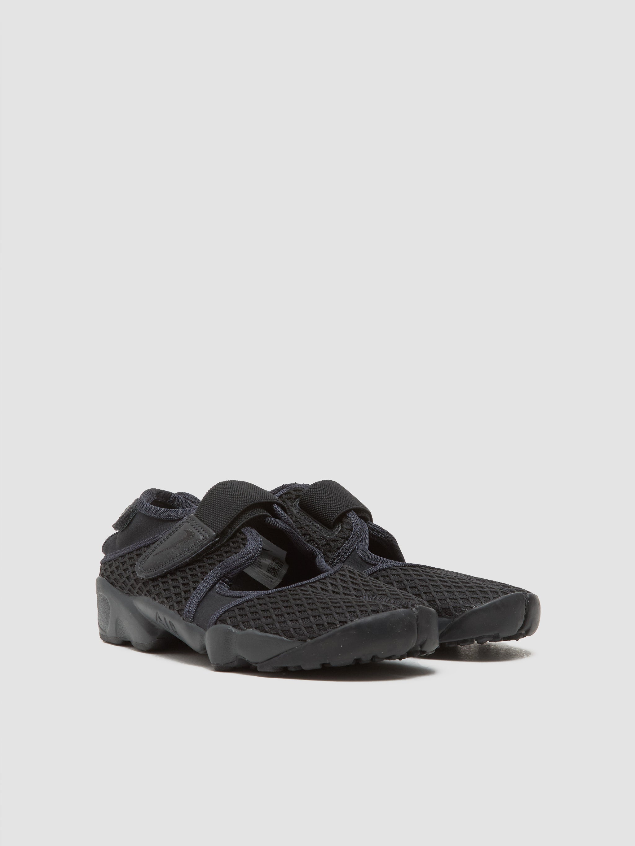 WMNS Air Rift Sneaker in Off Noir