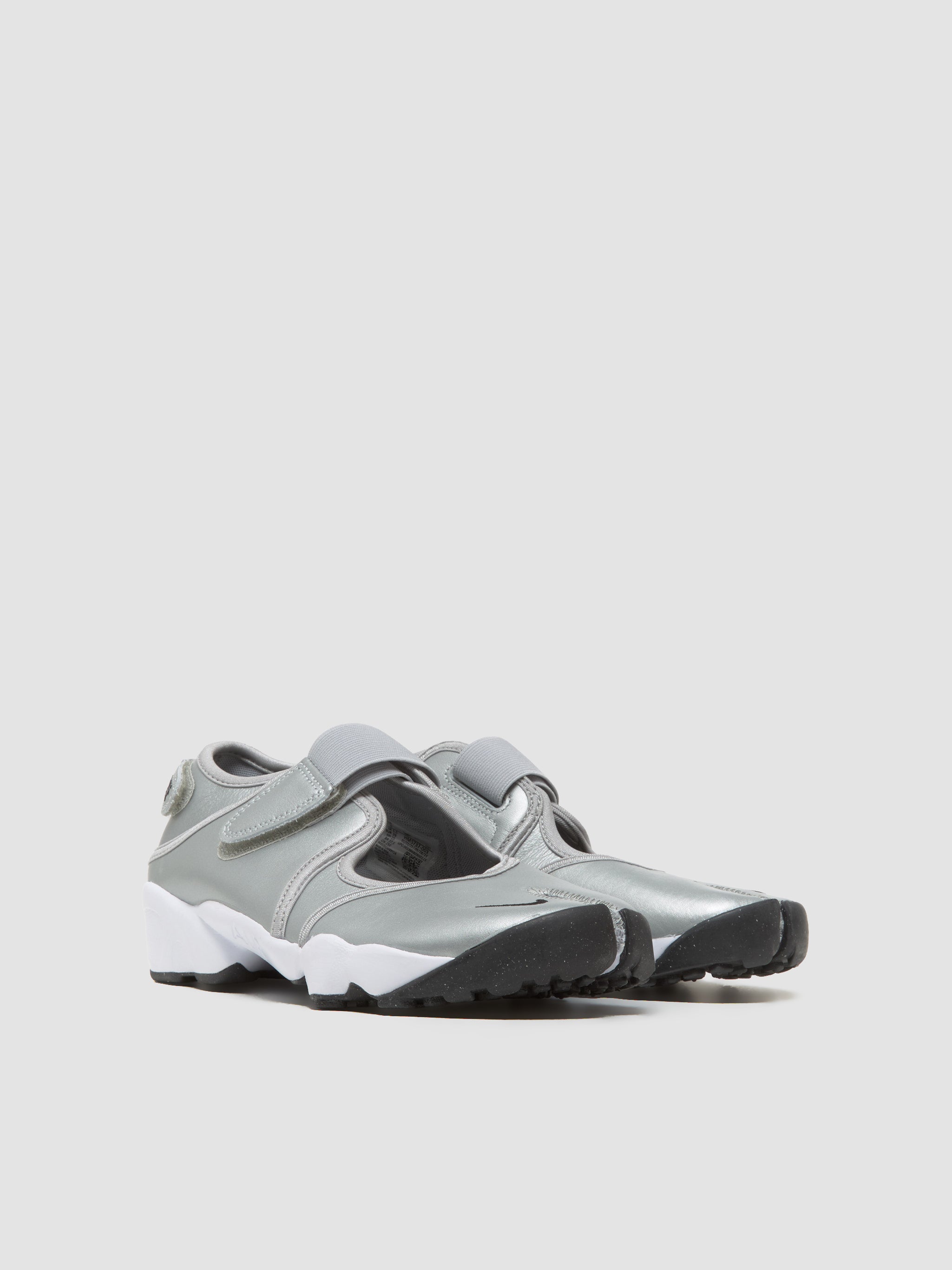 WMNS Air Rift Sneaker in Metallic Silver & Black