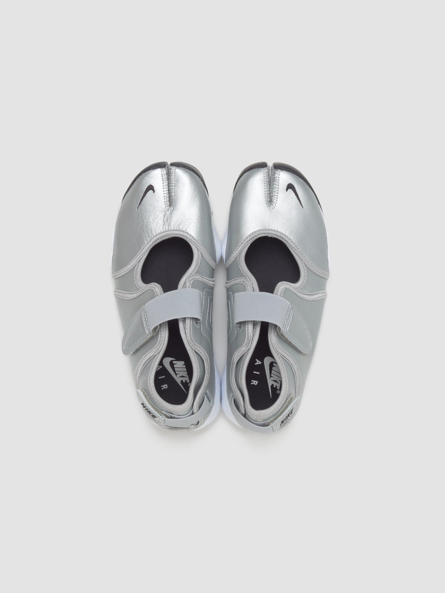 WMNS Air Rift Sneaker in Metallic Silver & Black