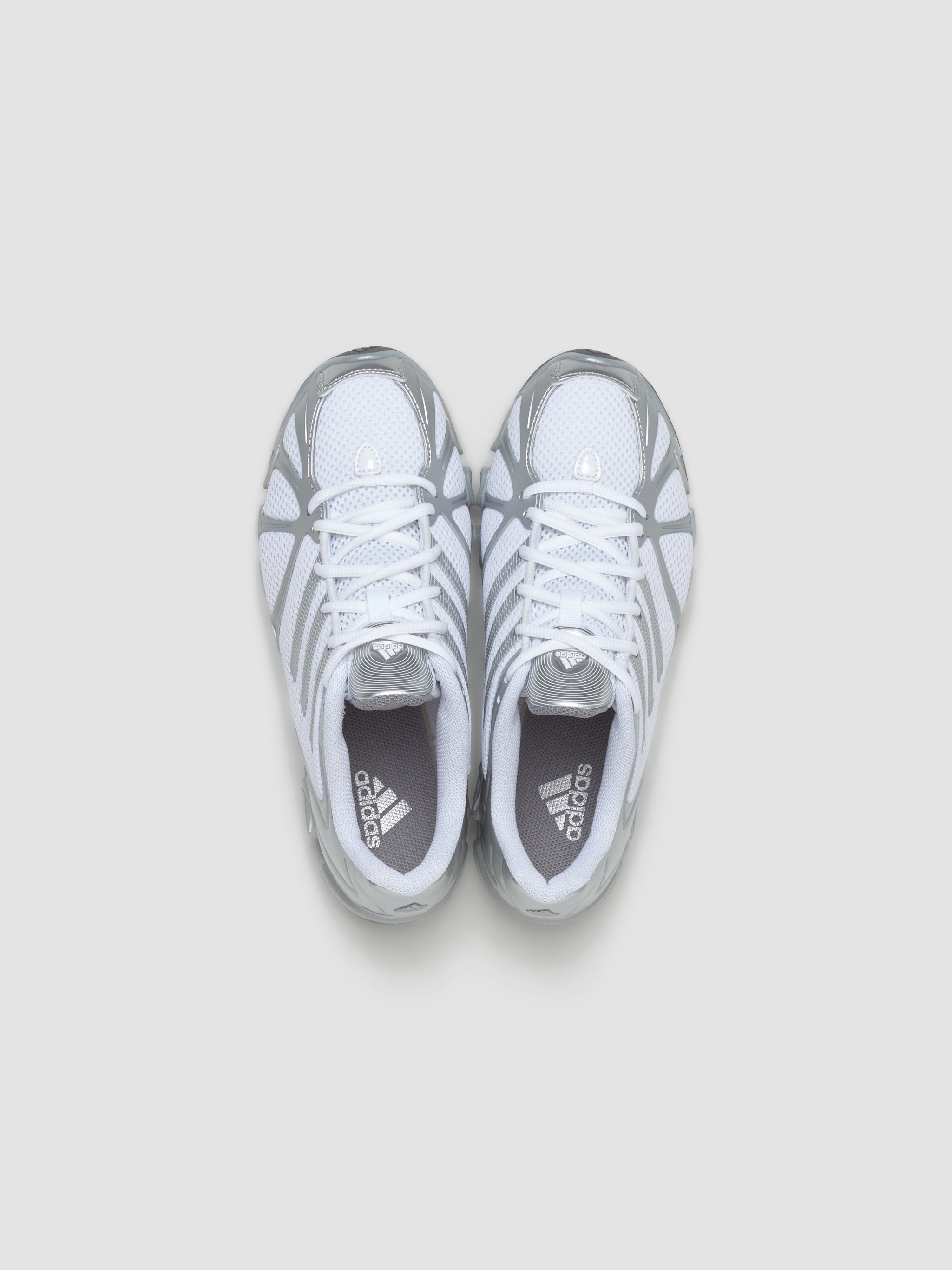 WMNS Mega Ghostride Sneaker in Silver & Silver Metallic