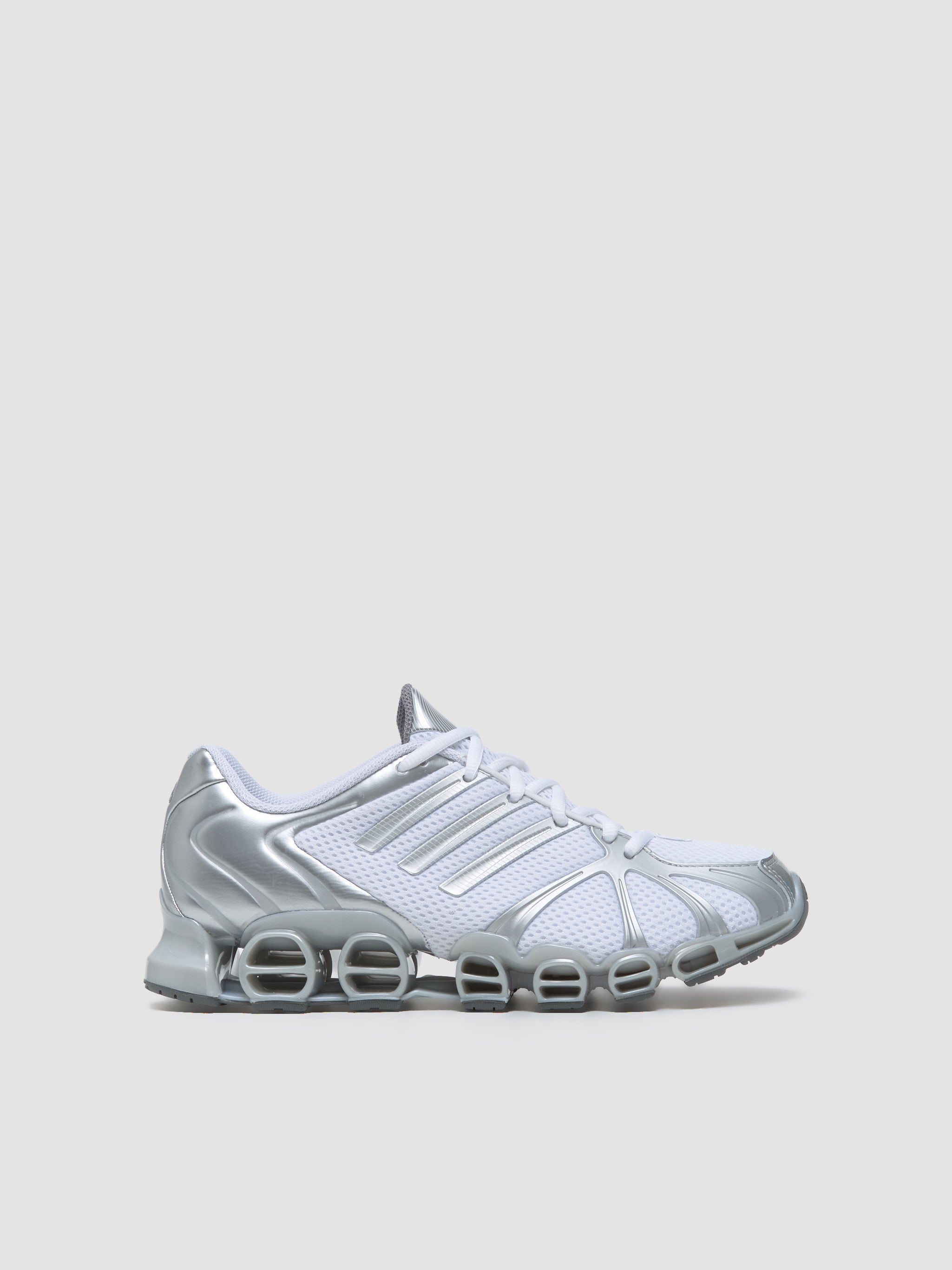 WMNS Mega Ghostride Sneaker in Silver & Silver Metallic