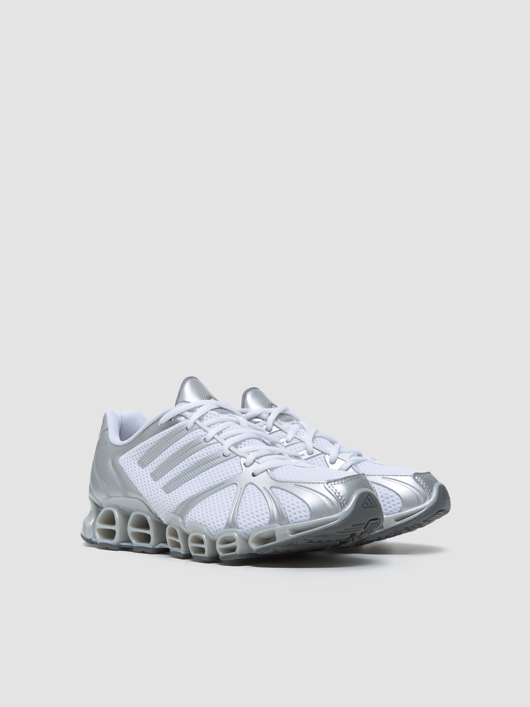 WMNS Mega Ghostride Sneaker in Silver & Silver Metallic