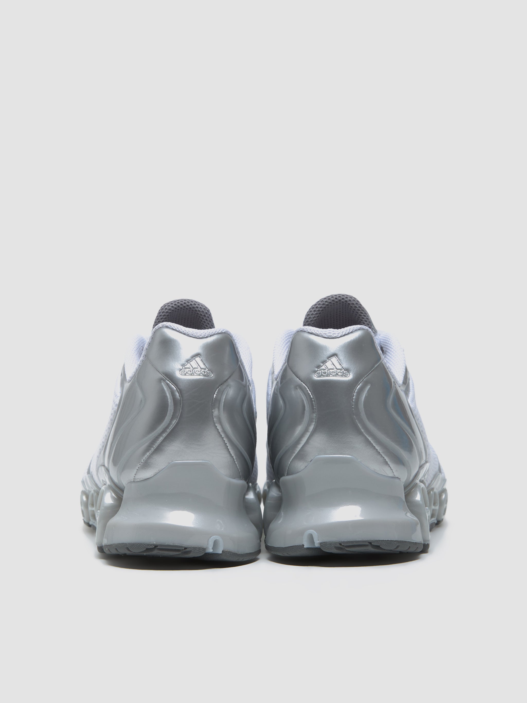 WMNS Mega Ghostride Sneaker in Silver & Silver Metallic