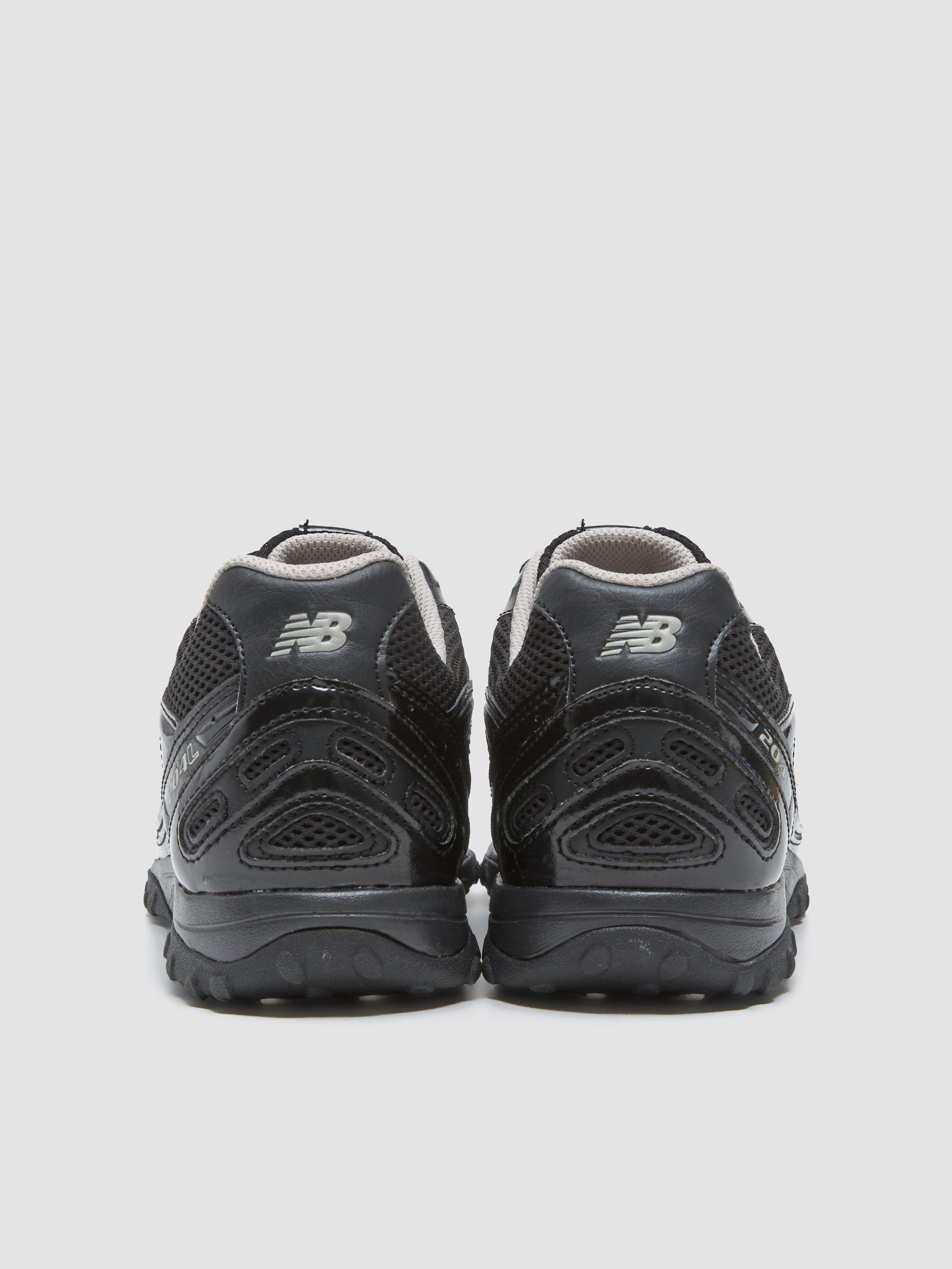 204L Sneaker in Black