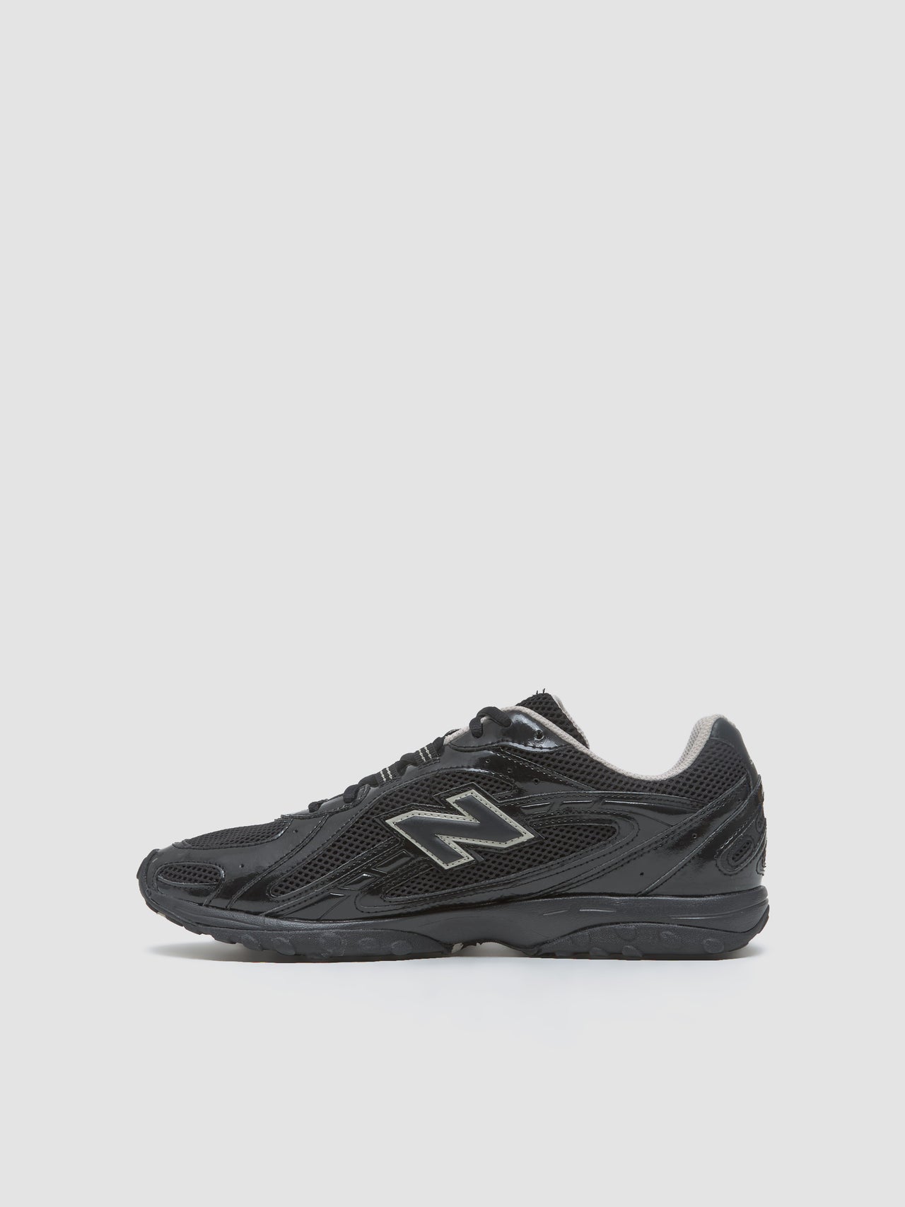 204L Sneaker in Black