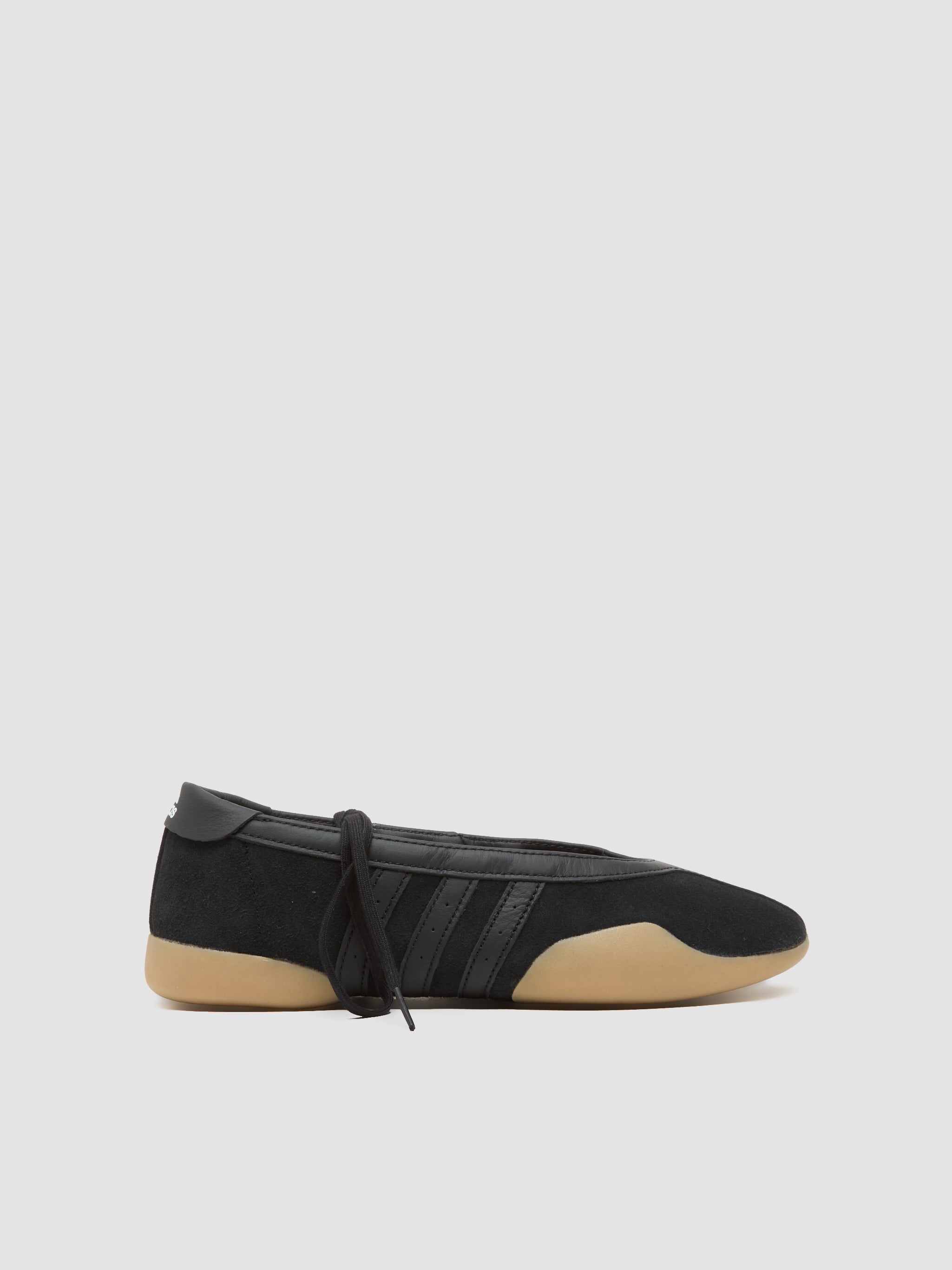 WMNS Taekwondo Mei Ballet Sneaker in Core Black & White