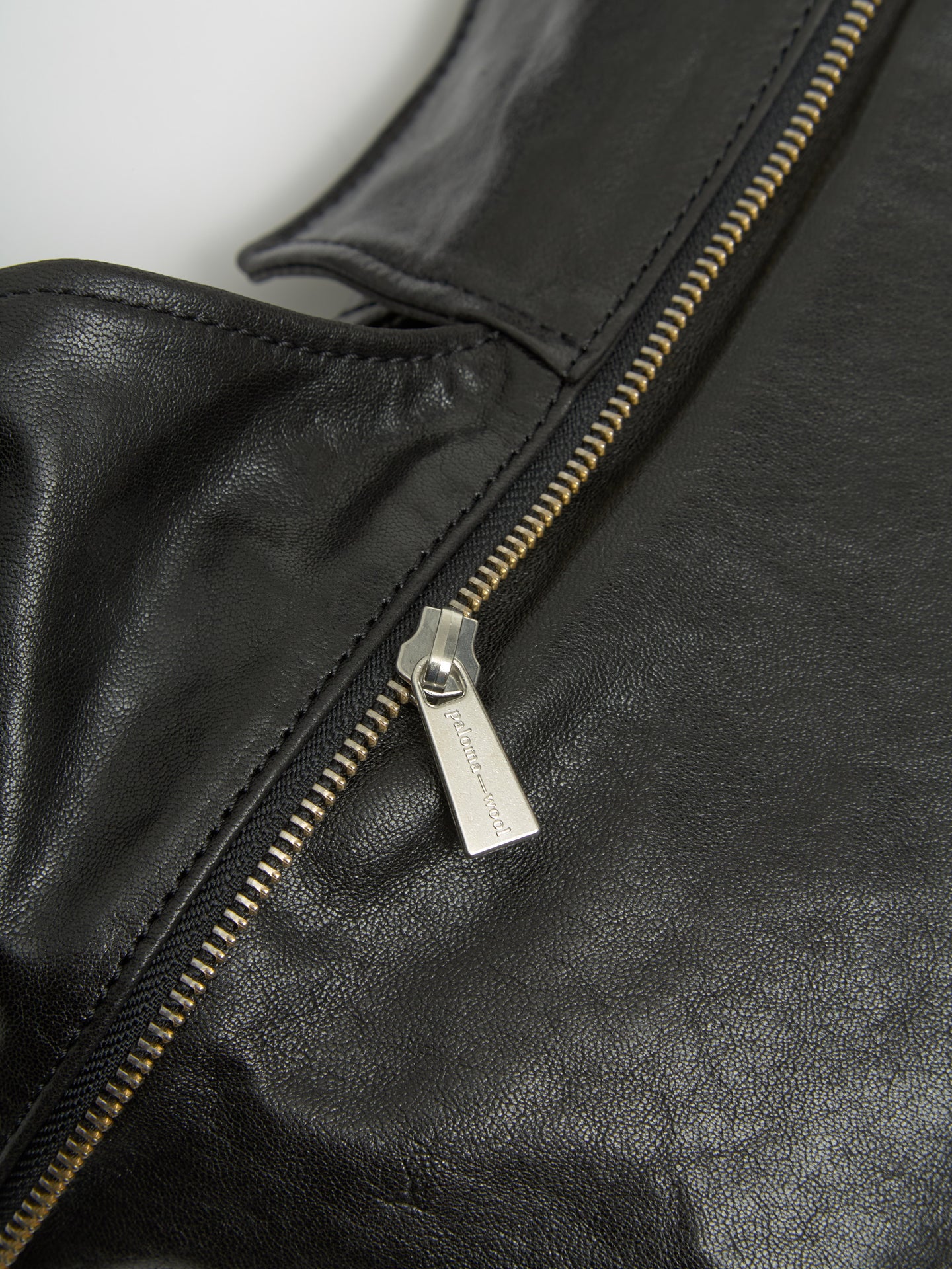 Riba Zip Bag in Black