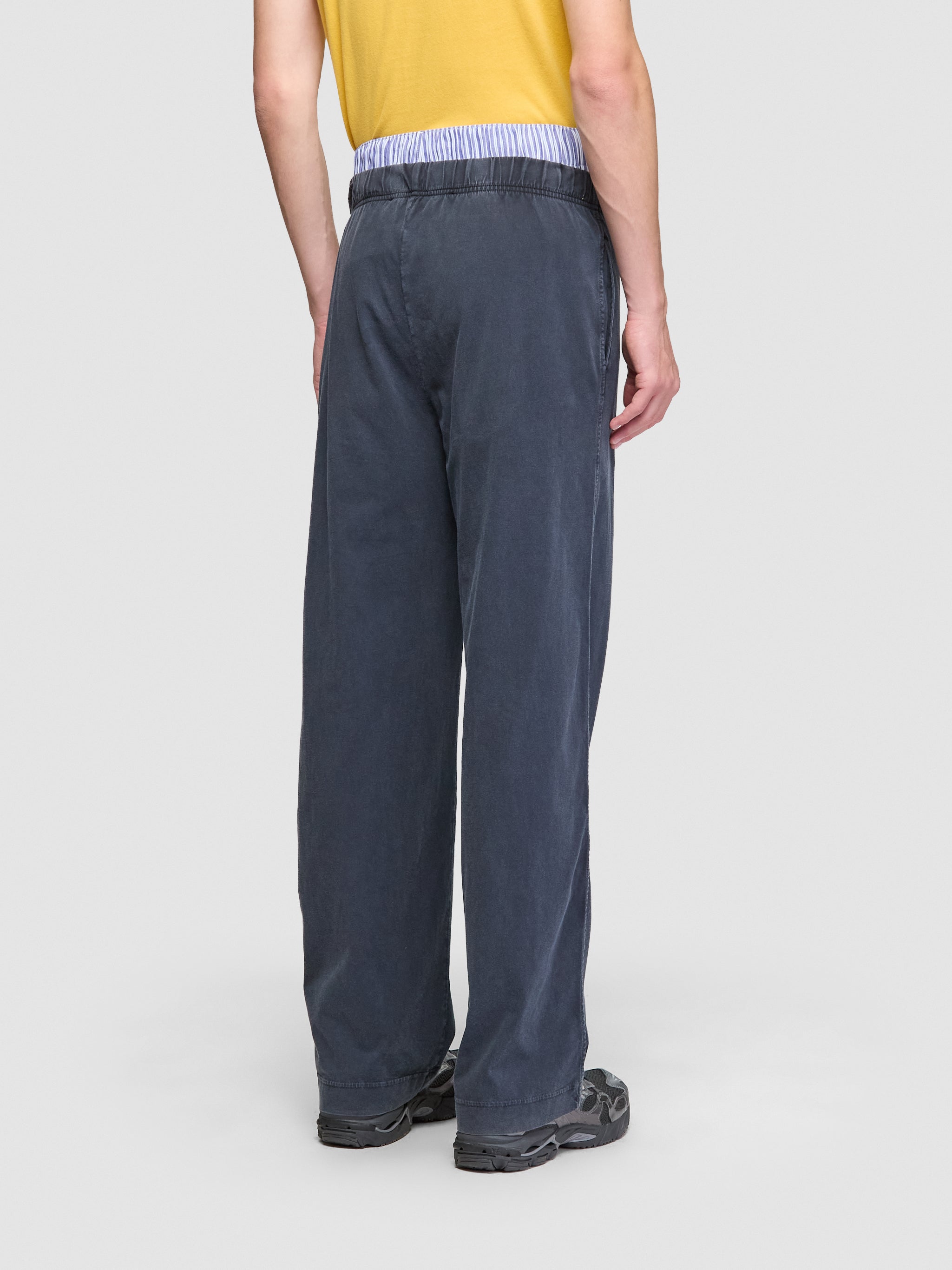 Flow Pants in Washed Black